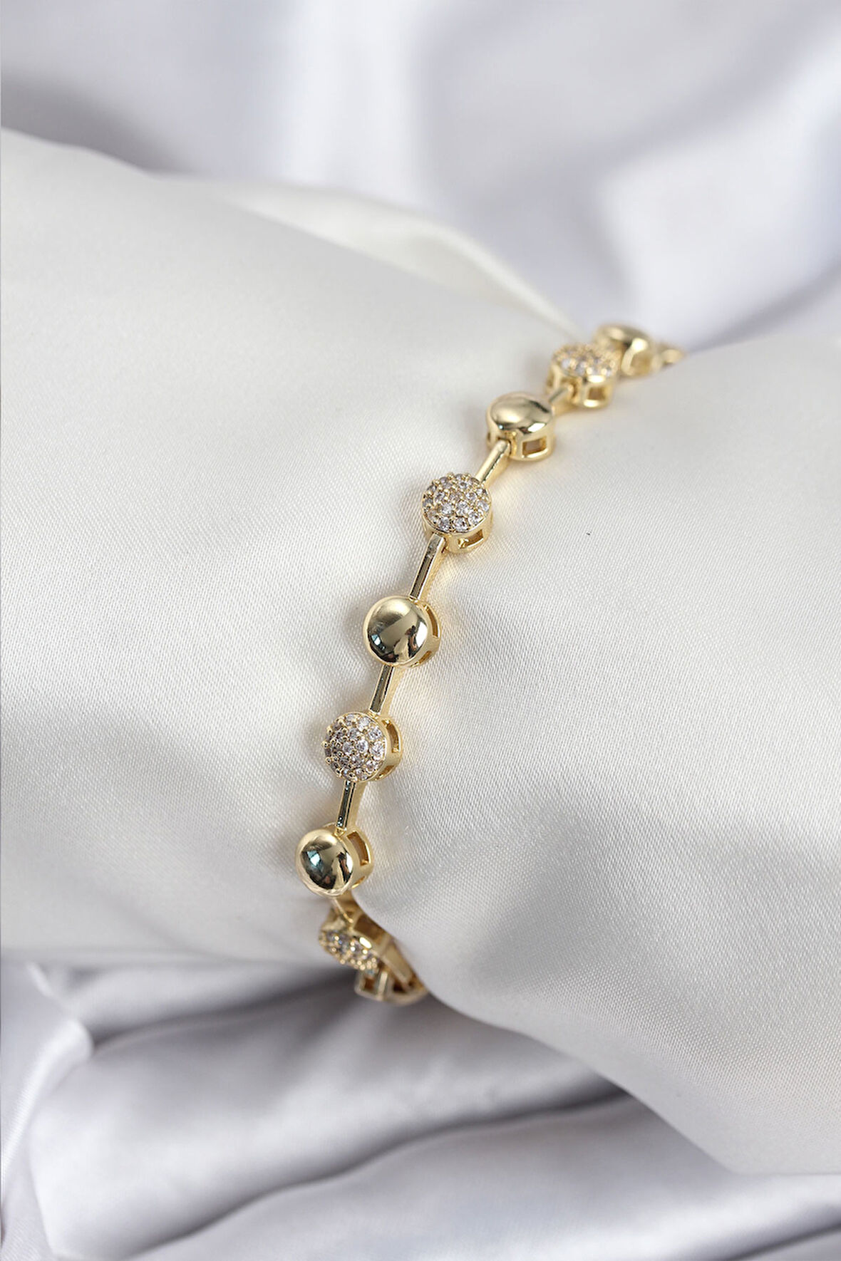 Pirinç VIP Seri Gold Renk Topçuk Model Kadın Bileklik - TJ-BB7923