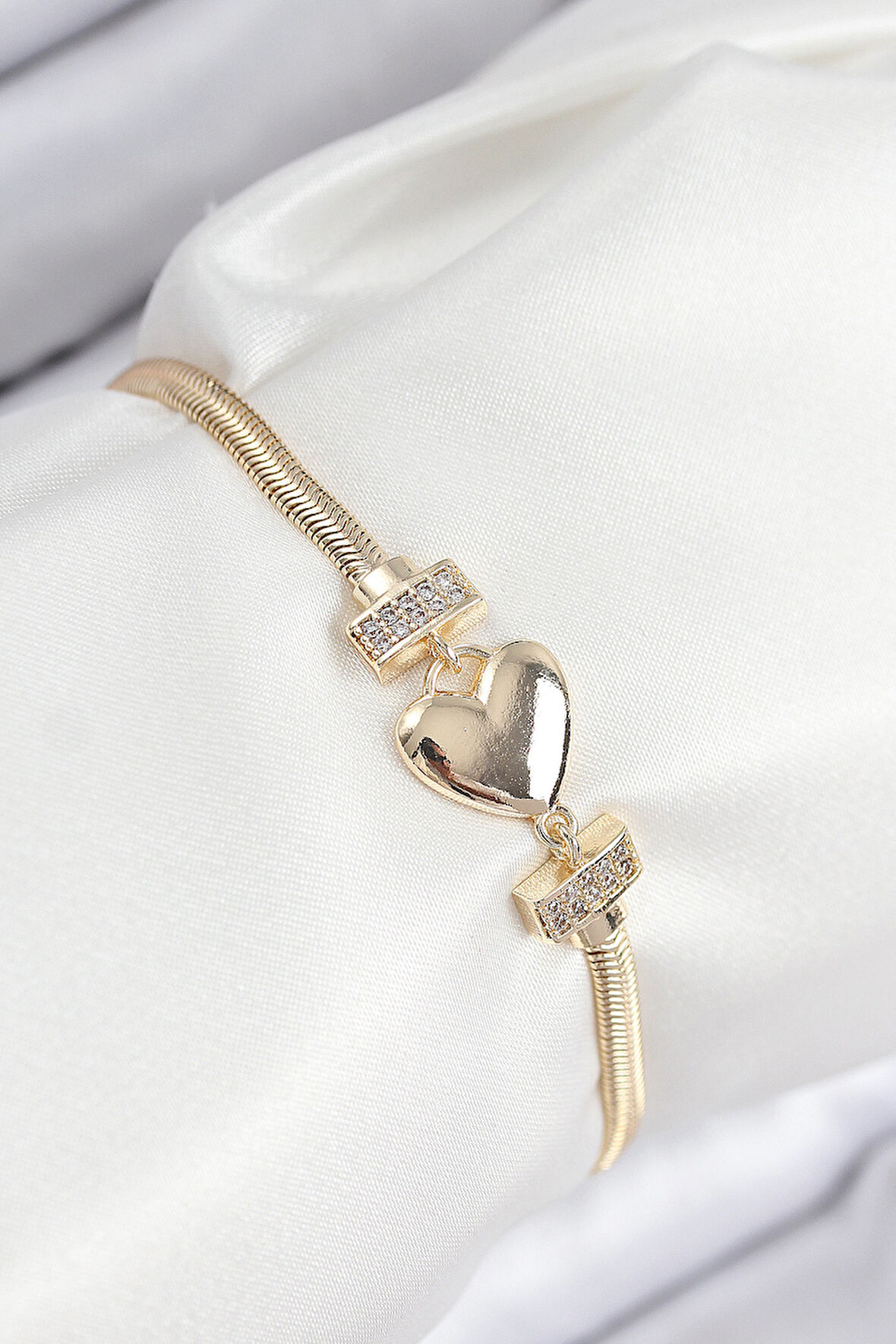 Pirinç Zirkon Taşlı Kalp Model Gold Renk Kadın Bileklik - TJ-BB7901