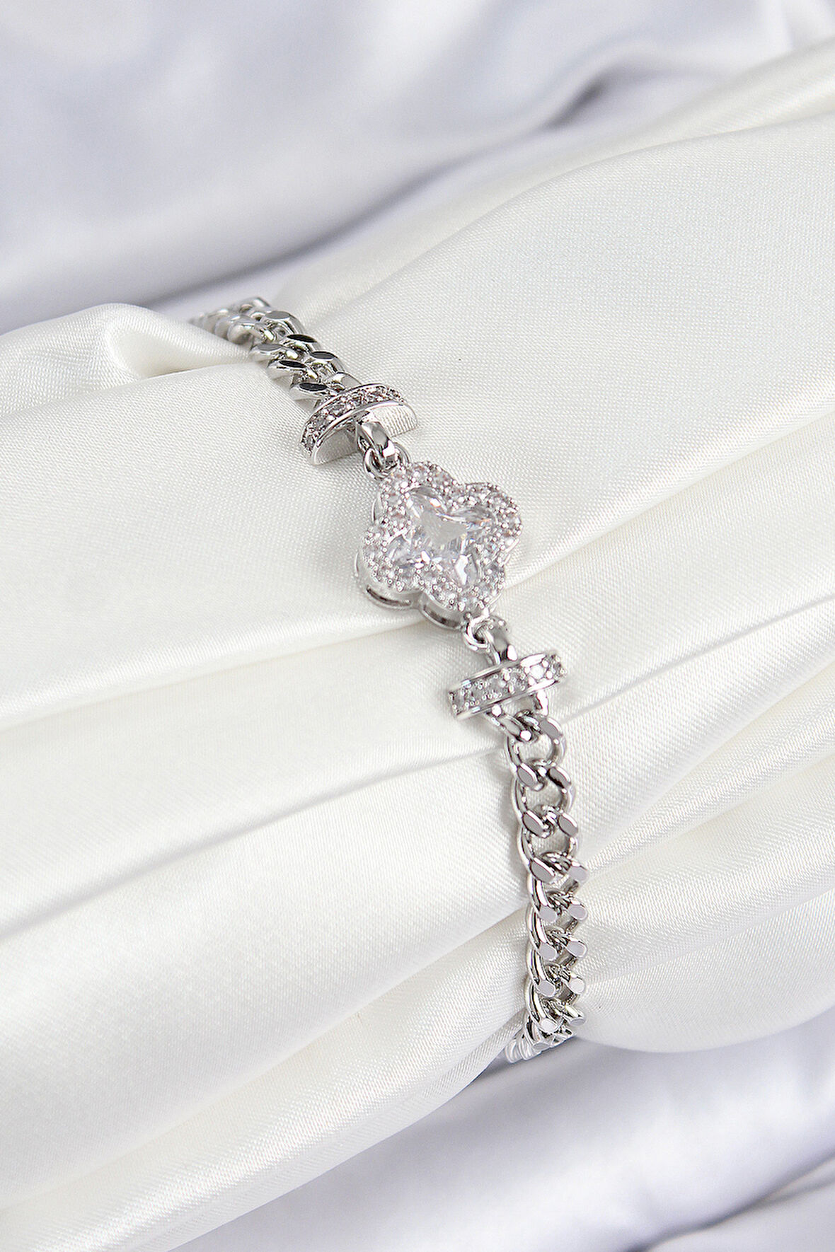 Pirinç Zirkon Taşlı Yonca Model Gümüş Renk Kadın Bileklik - TJ-BB7538