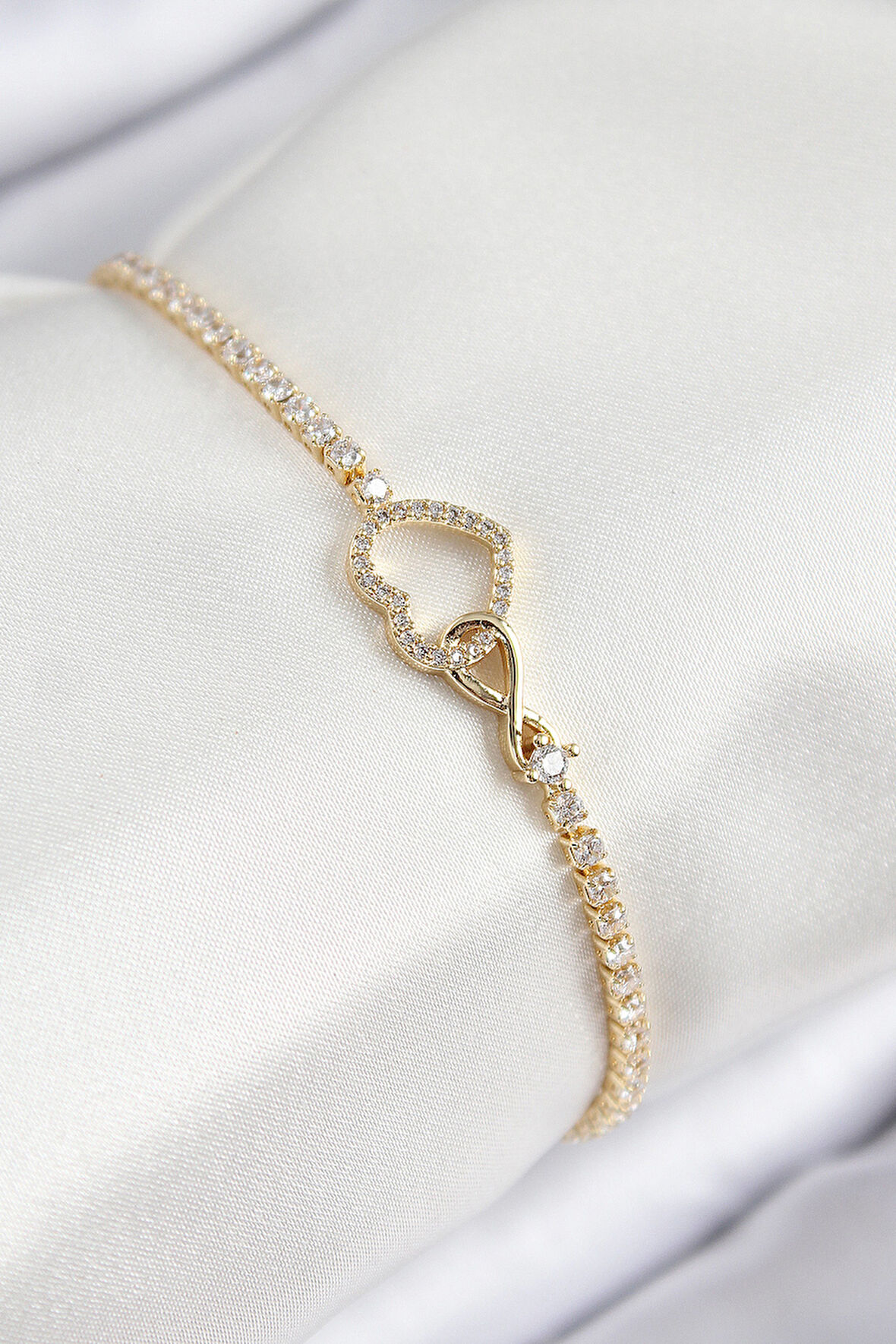 Pirinç Zirkon Taşlı Sonsuzluk Kalp Model Gold Renk Kadın Bileklik - TJ-BB7693