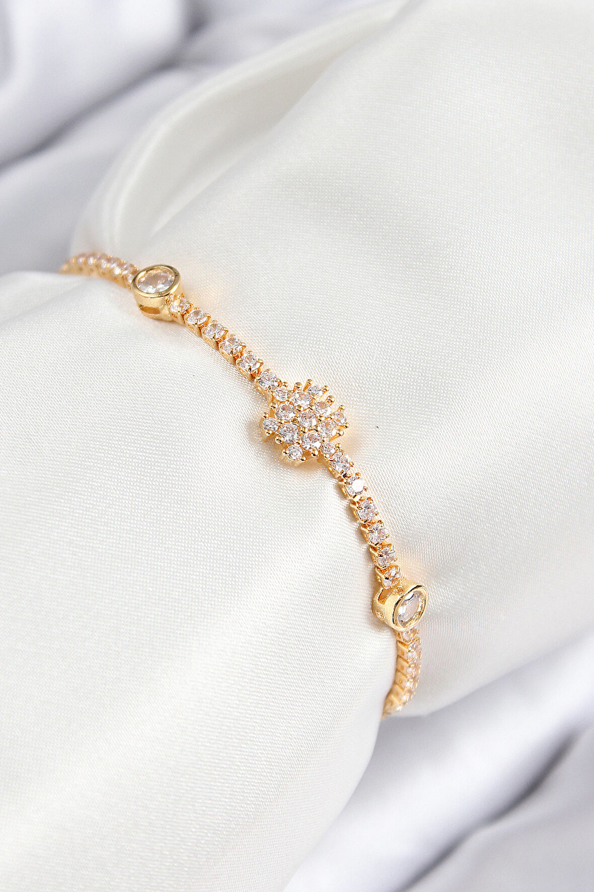 Pirinç Zirkon Taşlı Kar Tanesi Model Gold Renk Asansörlü Kadın Bileklik - TJ-BB7723
