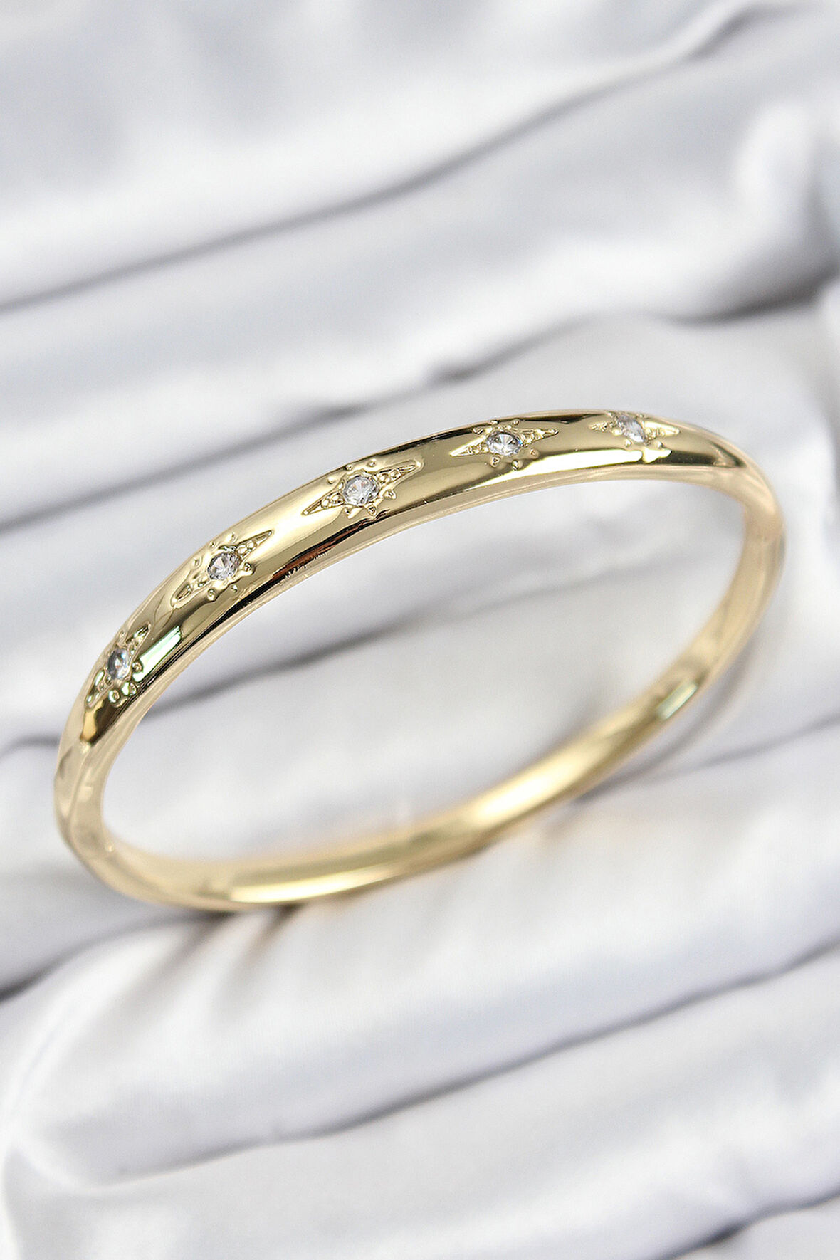 Pirinç Zirkon Taşlı Kutup Yıldızı Model Gold Renk Kadın Kelepçe - TJ-BB7570