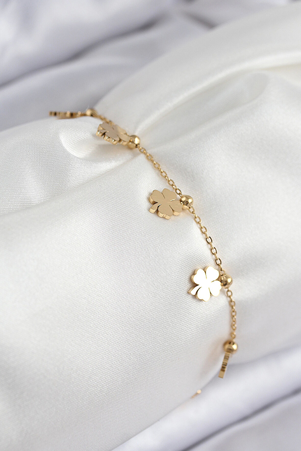 316L Çelik Sıralı Yonca Model Gold Renk Kadın Bileklik - TJ-BB7824