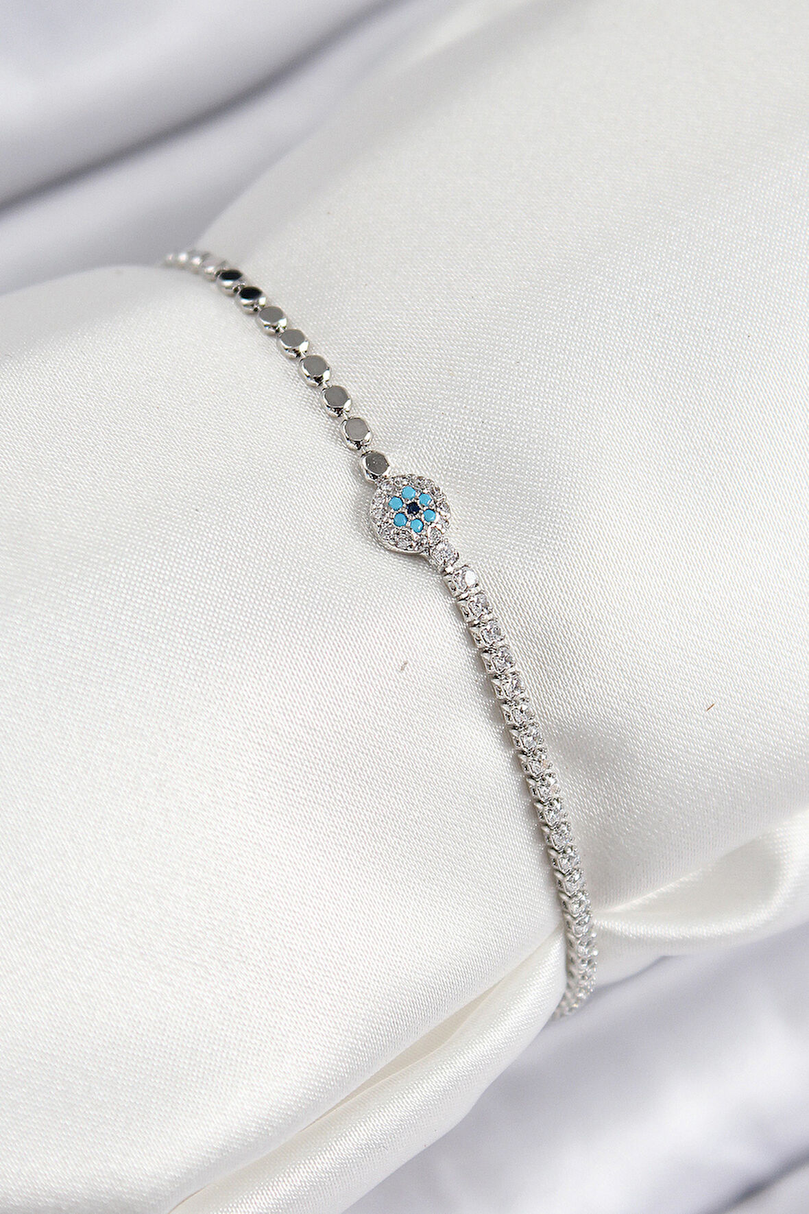 Pirinç Zirkon Taşlı Nazar Model Ezme Zincir Gümüş Renk Kadın Bileklik - TJ-BB7584