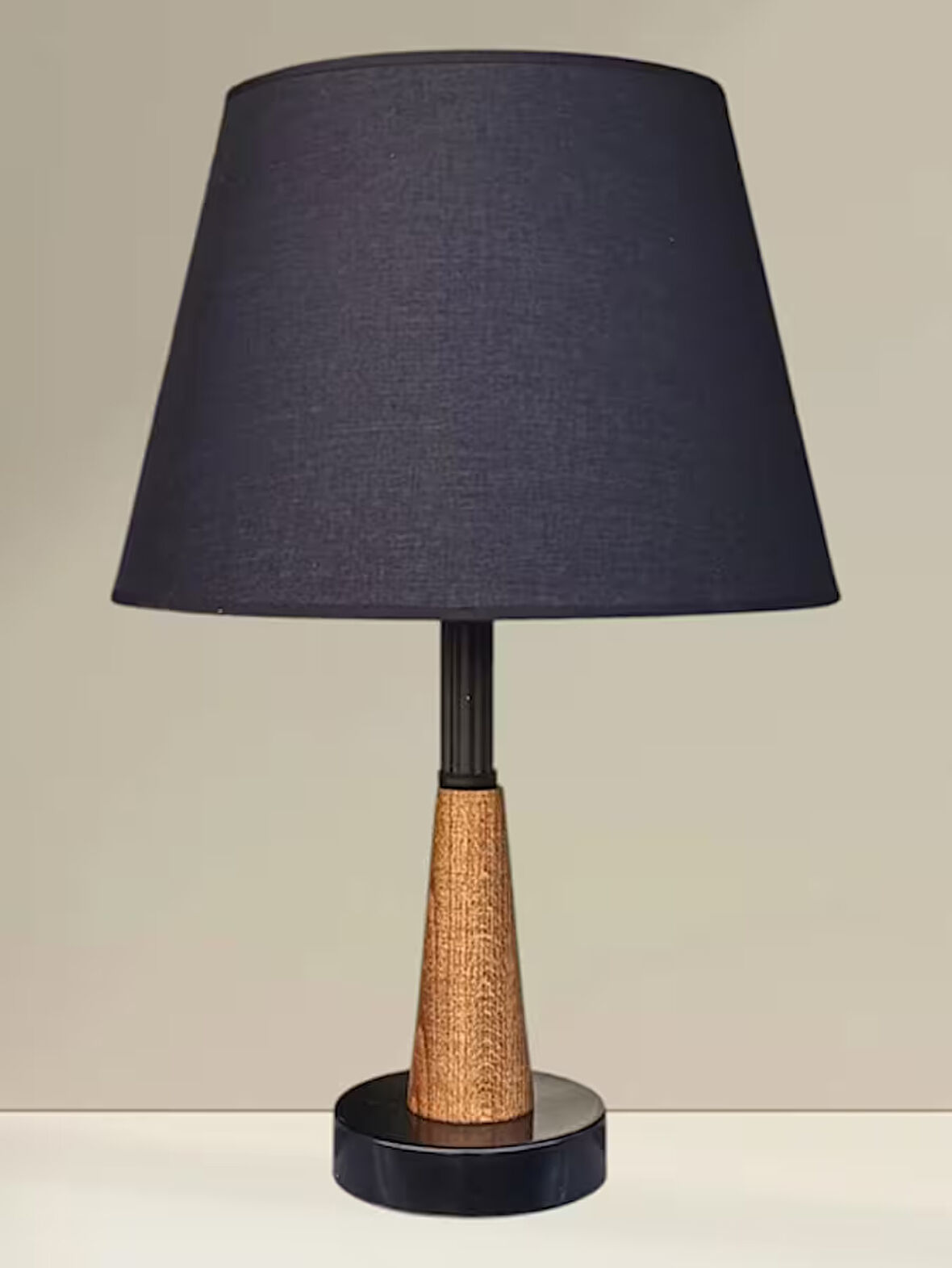 LEGNA ABAJUR SİYAH ŞAPKALI DOĞAL AHŞAP GÖVDELİ