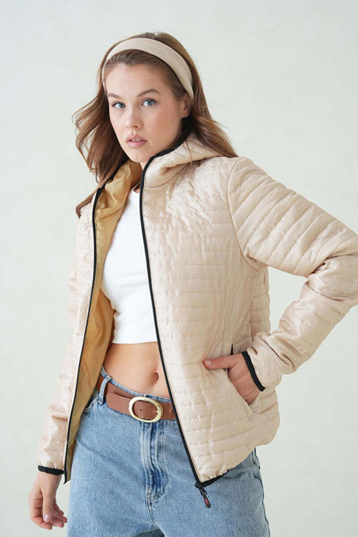 İçi Astarlı Su ve Rüzgar Geçirmez Cepli Kapüşonlu Kadın Mont