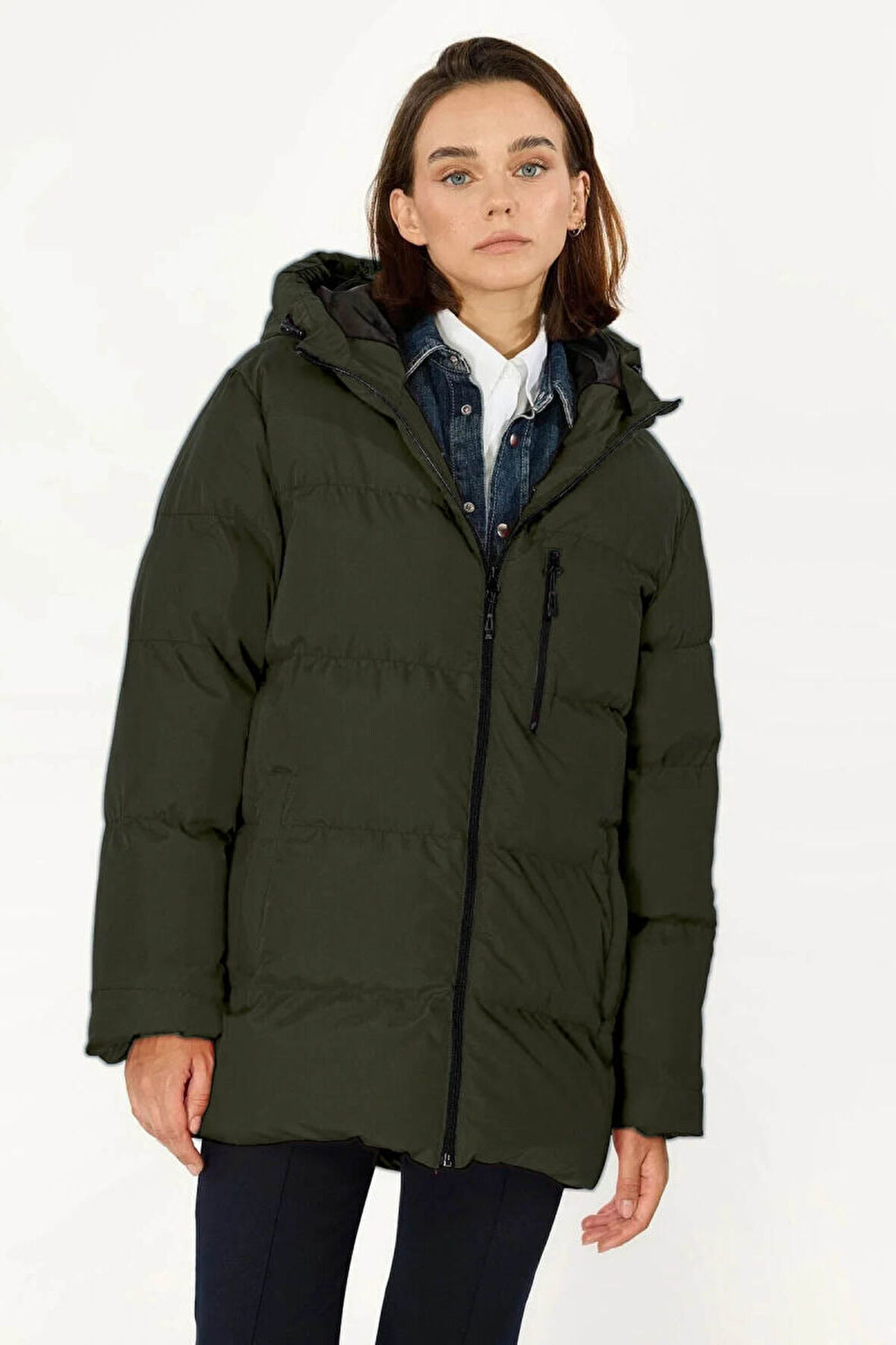 İçi Astarlı Su ve Rüzgar Geçirmez Cepli Kapüşonlu Kadın Mont