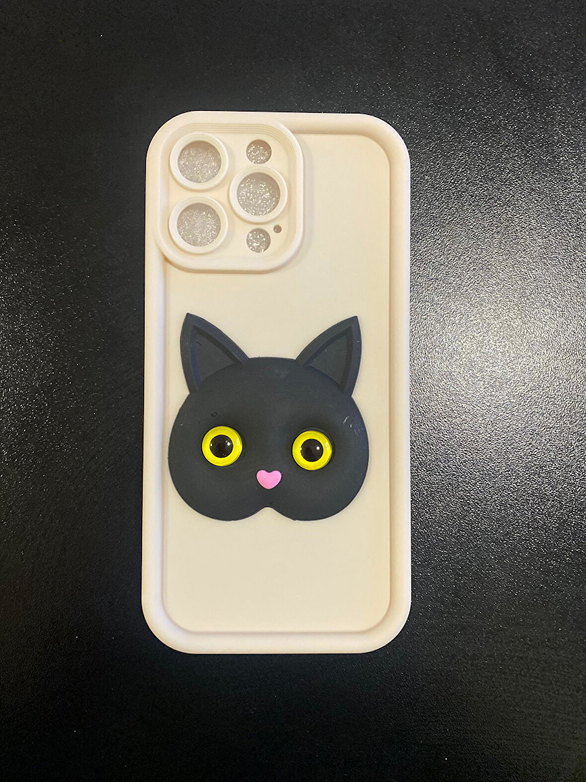 İphone 15 Pro Max Uyumlu Kamera Koruma Çıkıntılı Kedi Desenli Kabartmalı Kılıf
