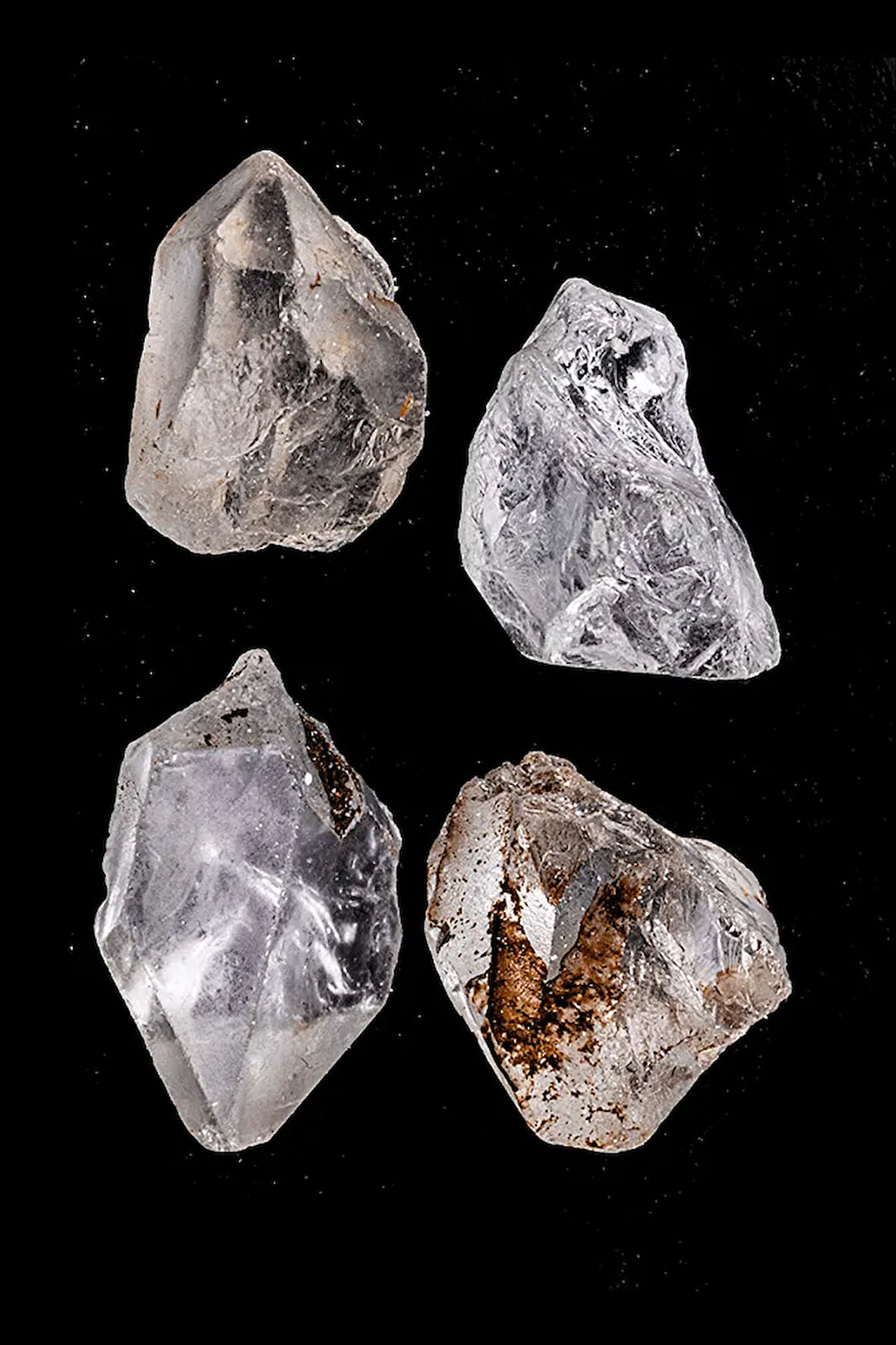 Sertifikalı Ham İşlenmemiş İri Kristal Kuvars Taşı Kütle El Taşı Arındırıcı Enerji Zihinsel Netlik