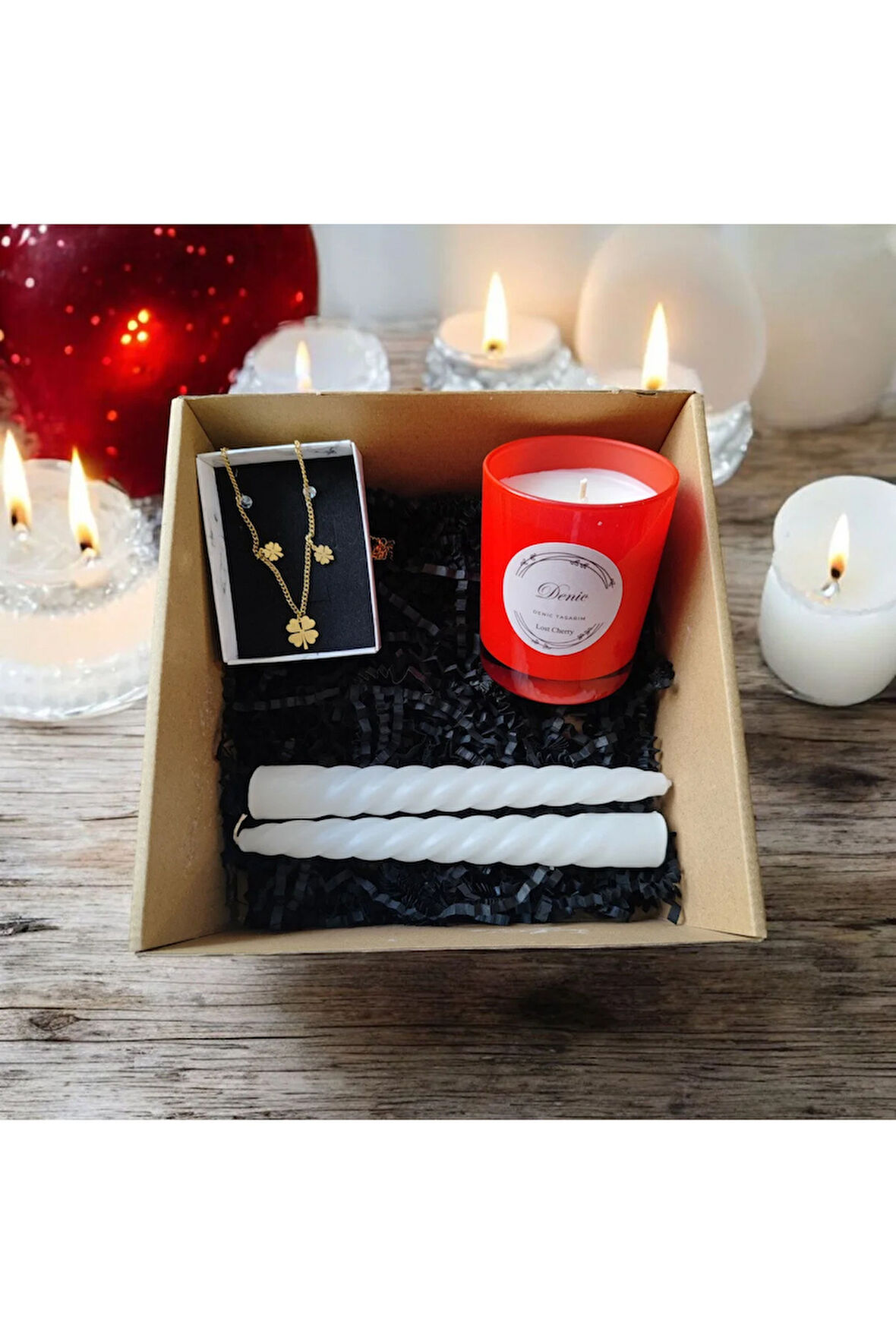 Hediye Seti-Kokulu Kırmızı Bardak Mum-Yonca Kolye+ Beyaz Burgulu Mum