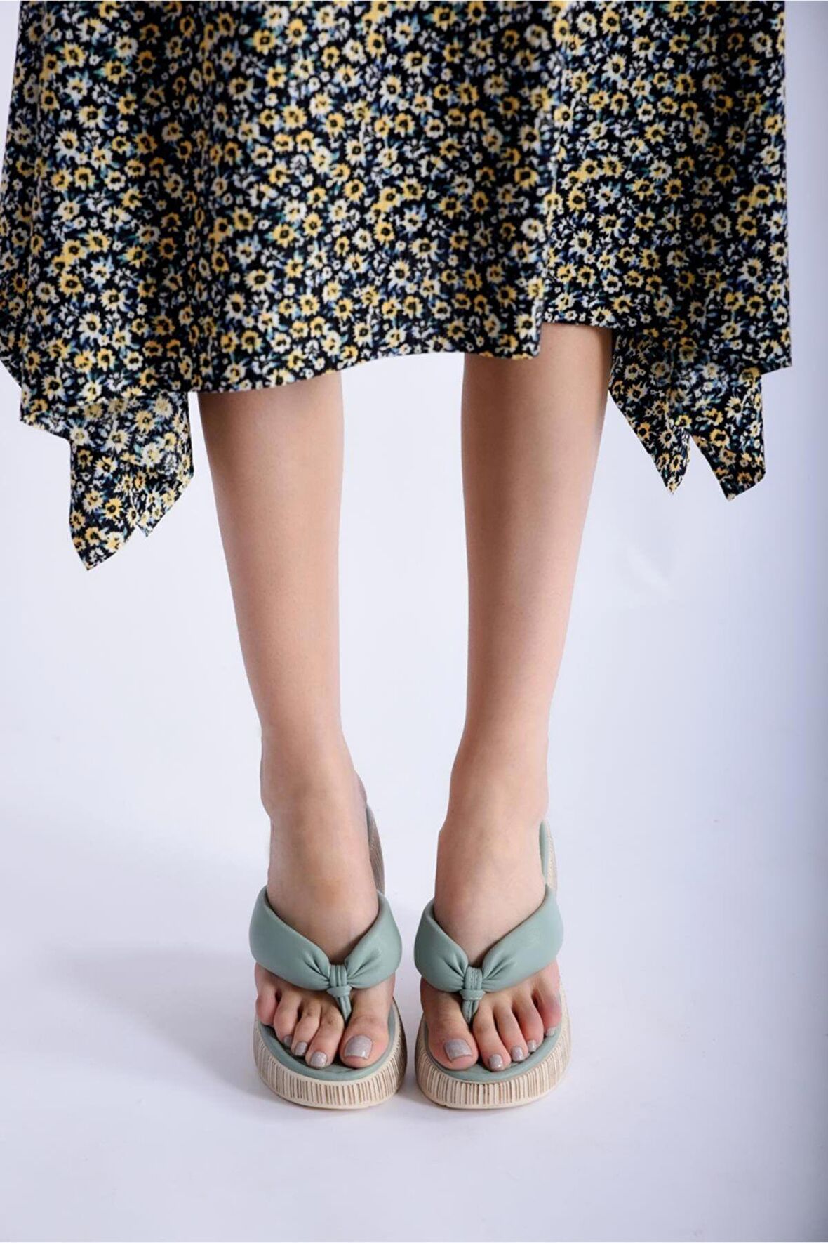 Danya Kadın Dolgu Topuk Parmak Arası Terlik