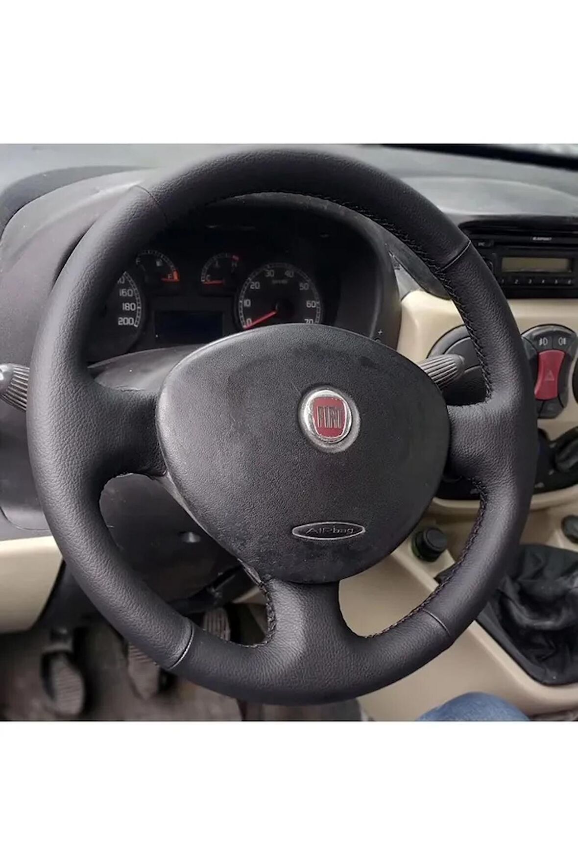 FİAT DOBLO ARACA ÖZEL DİKMELİ DİREKSİYON KILIFI (TORPİDO DESEN DERİ)