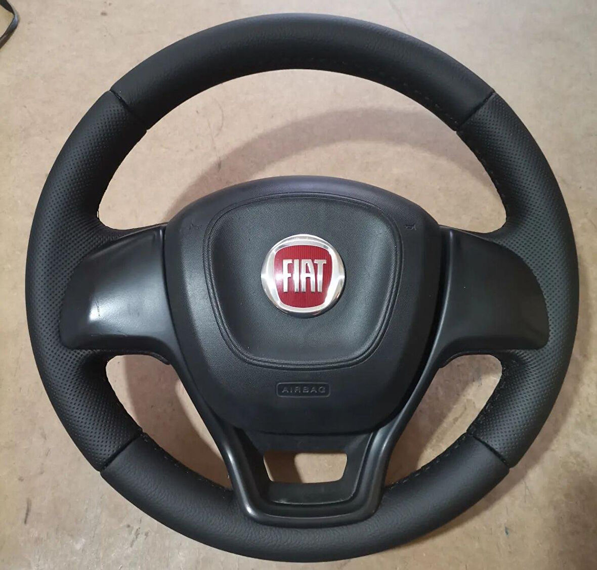 FİAT DOBLO 2016 SONRASI ARACA ÖZEL DİKMELİ DİREKSİYON KILIFI SPOR MODEL