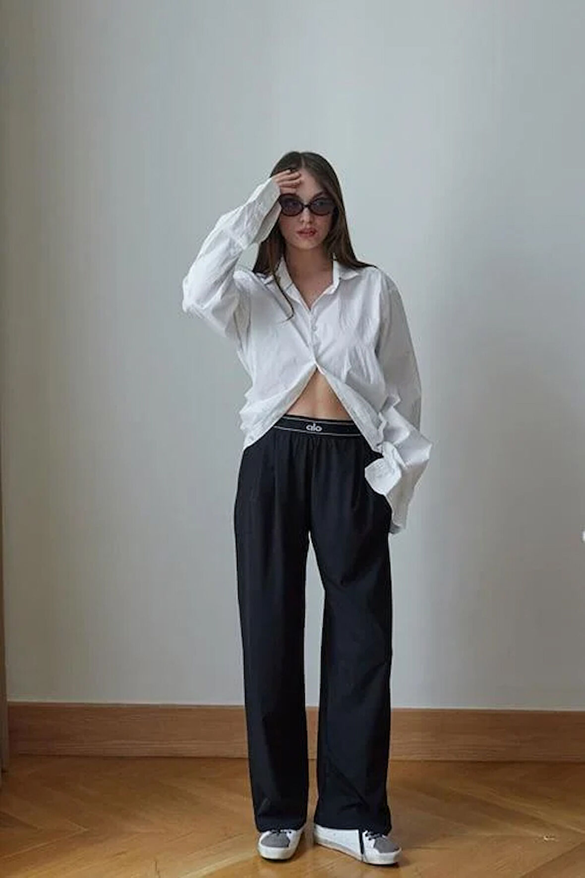 Bol Siyah Beli Lastik Detaylı Bol Paça Pantolon
