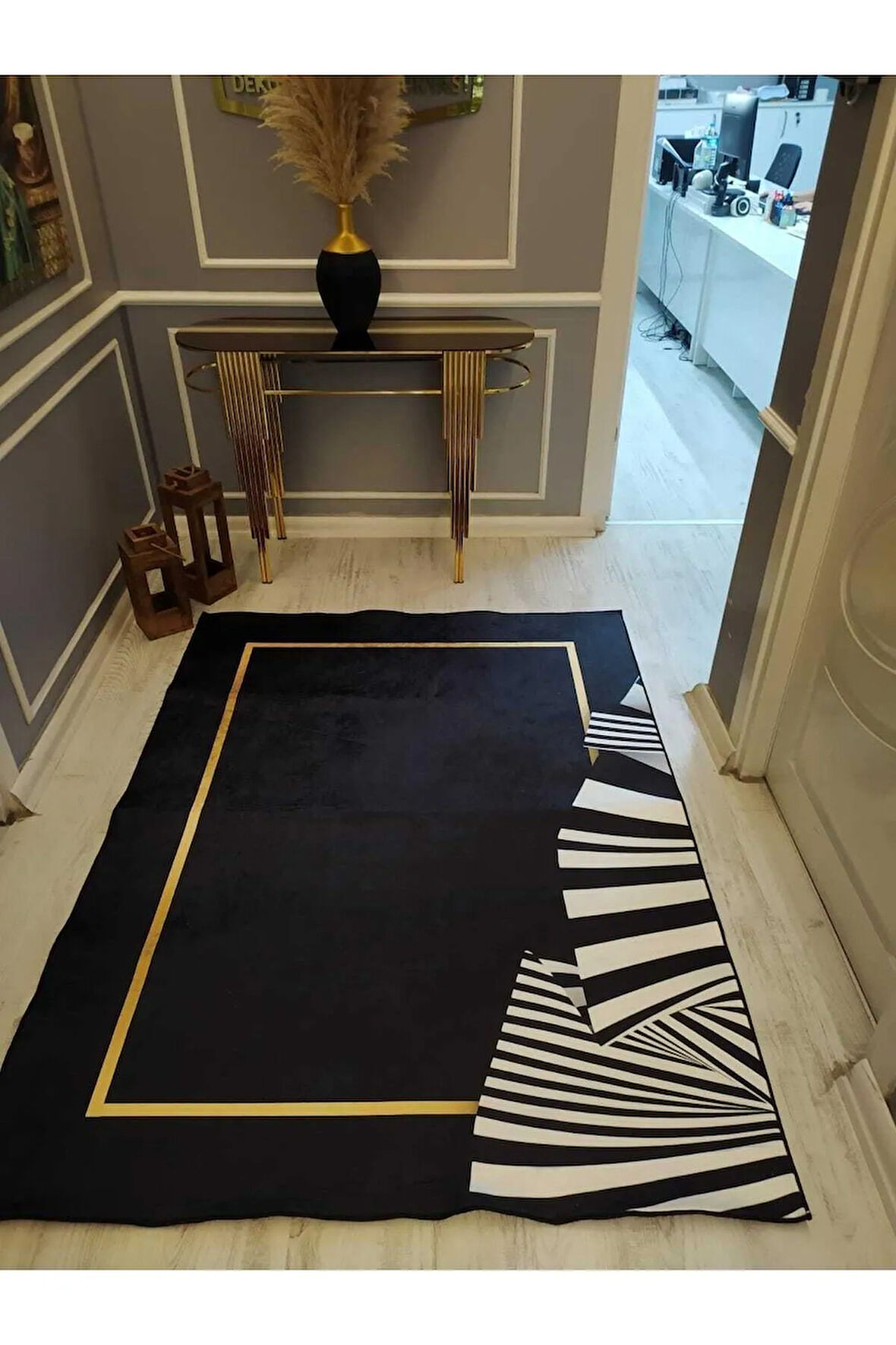 ZEBRA ÇERÇEVE DESENLİ KAYMAZ TABANLI YIKANABİLİR LEKE TUTMAZ DOKUMA TABAN HALI