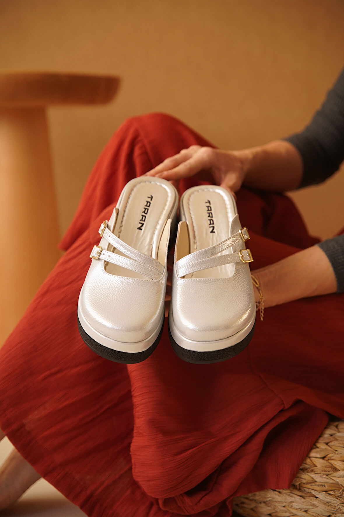 Kadın Dolgu Topuk Çift Tokalı Comfort Darina Terlik