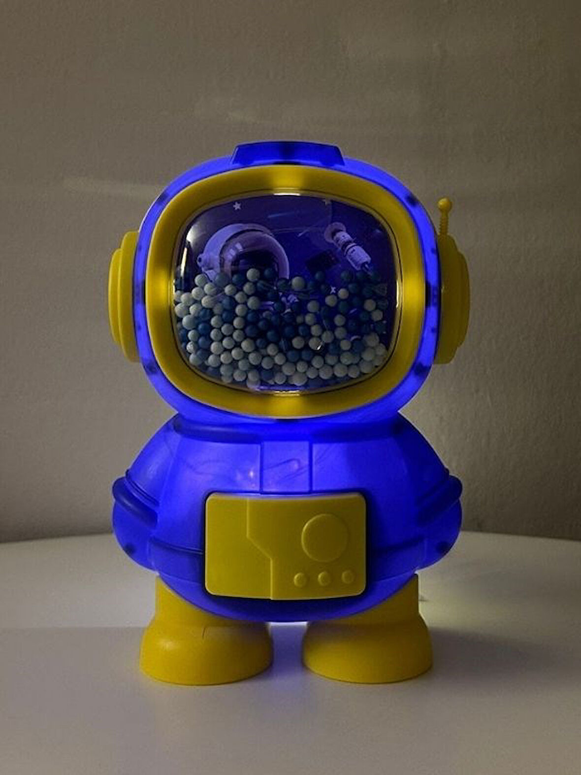 Işıklı Astronot Tasarımlı Kumbara 11 cm x 11 cm 17,6 cm Lacivert