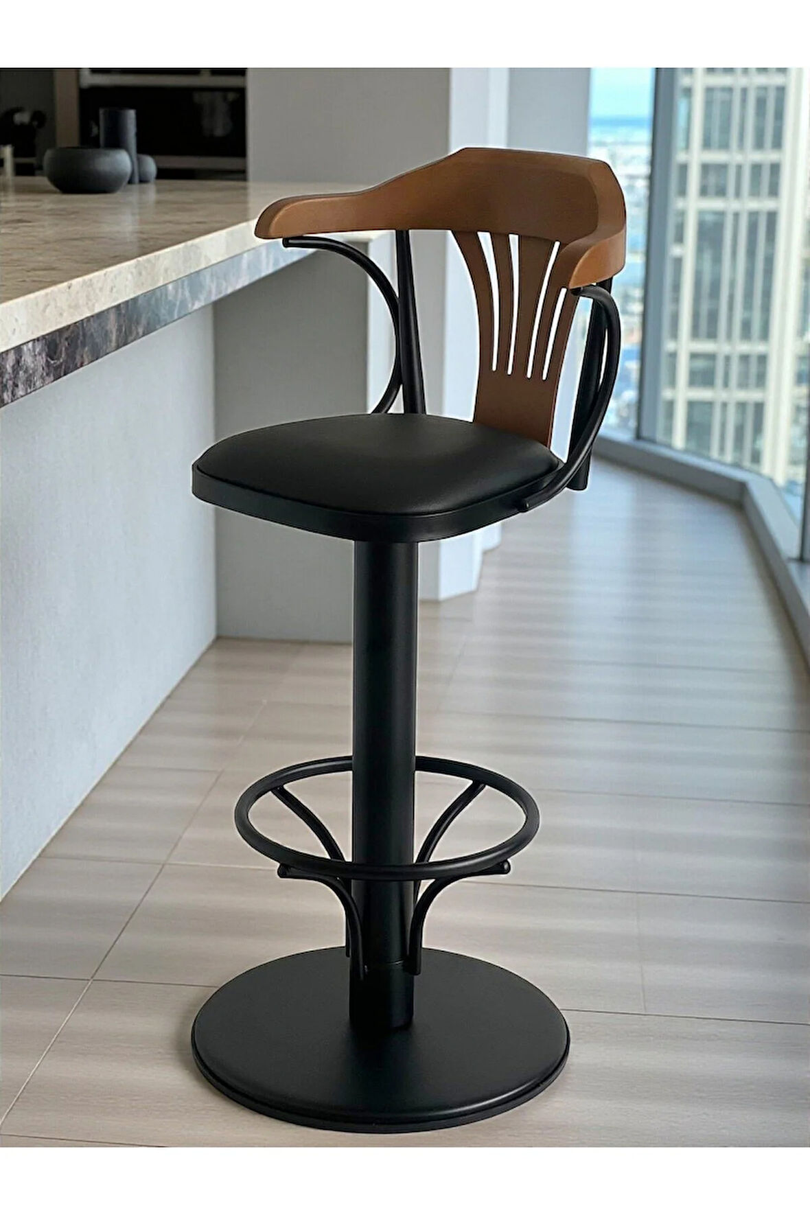 T168/75 Dönerli Bar Sandalyesi – Siyah Deri Oturum, İnegöl Ceviz Sırt 75 cm Yükseklik