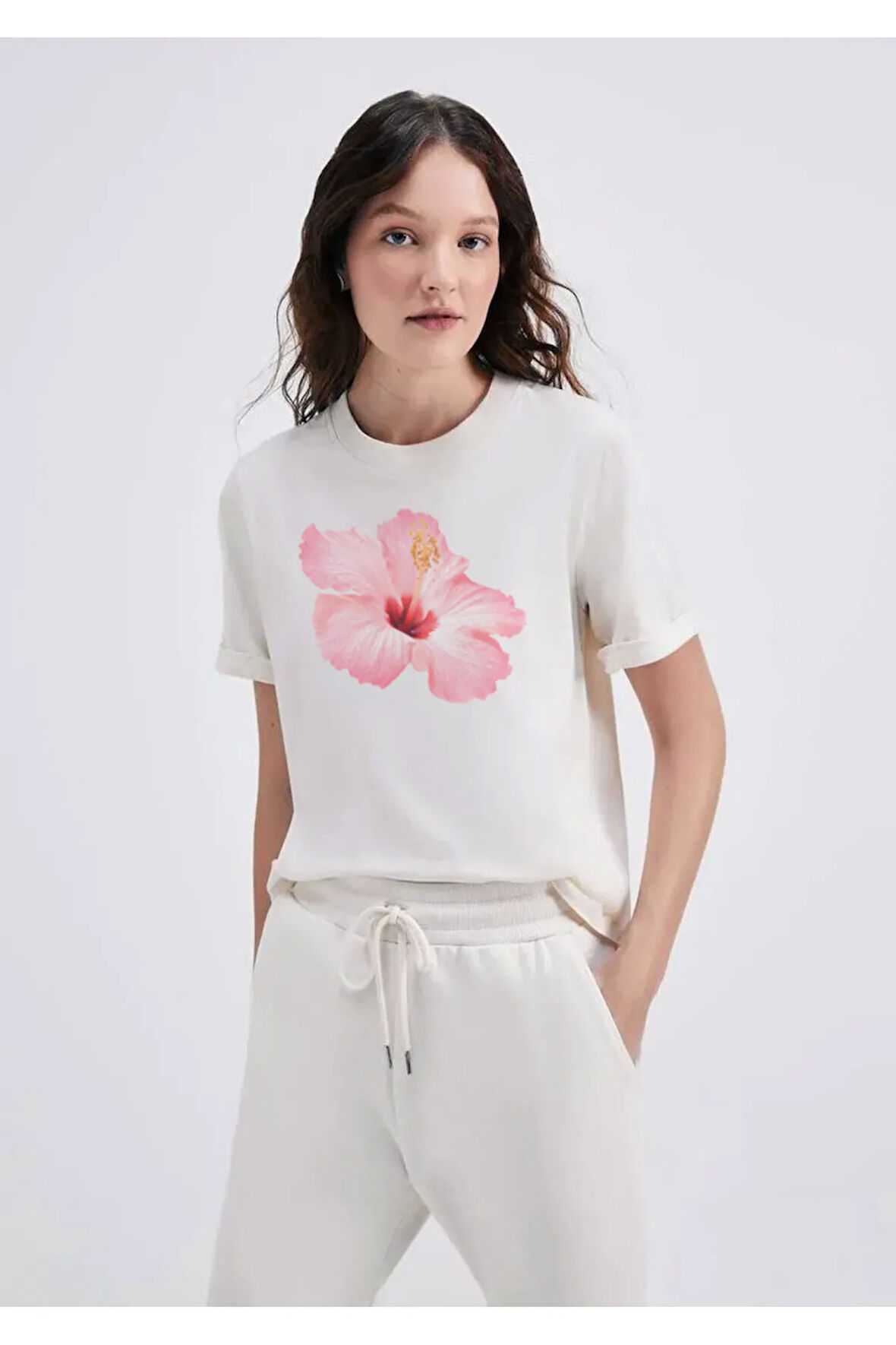 Açık Pembe Hibiskus Çiçeği Baskılı Bisiklet Yaka Basic Trend Kadın T-shirt