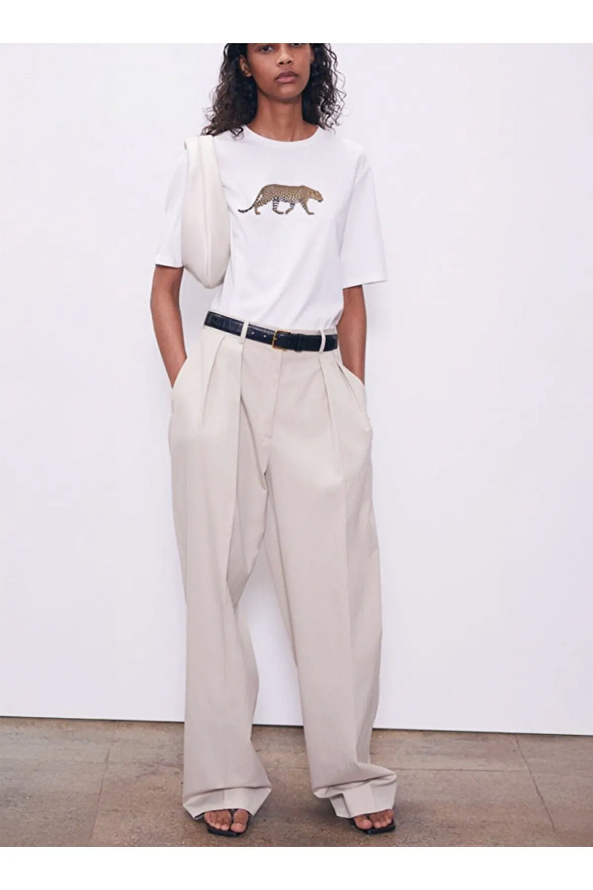Leopard Baskılı Bisiklet Yaka Basic Trend Kadın T-shirt