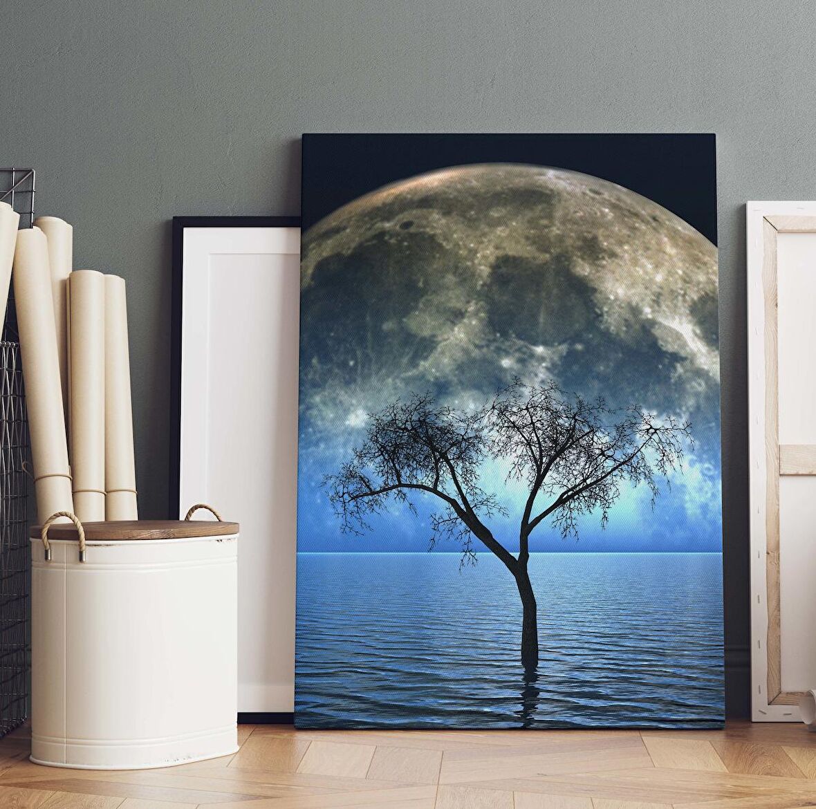 Denizdeki Dolunay Fonunda Tek Ağaç Dekoratif Dikey Kanvas Tablo