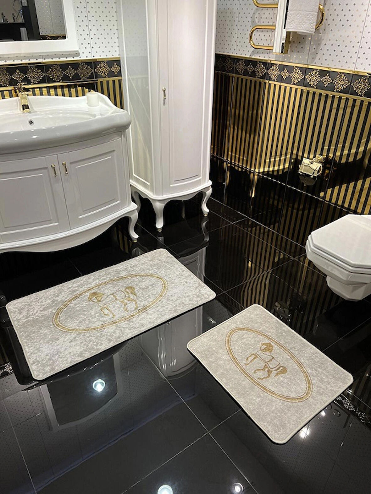 At Desen Horse Desenli 2'li Kaymaz Taban Banyo Paspas Takımı (60x100 - 60x50) Gold Altın