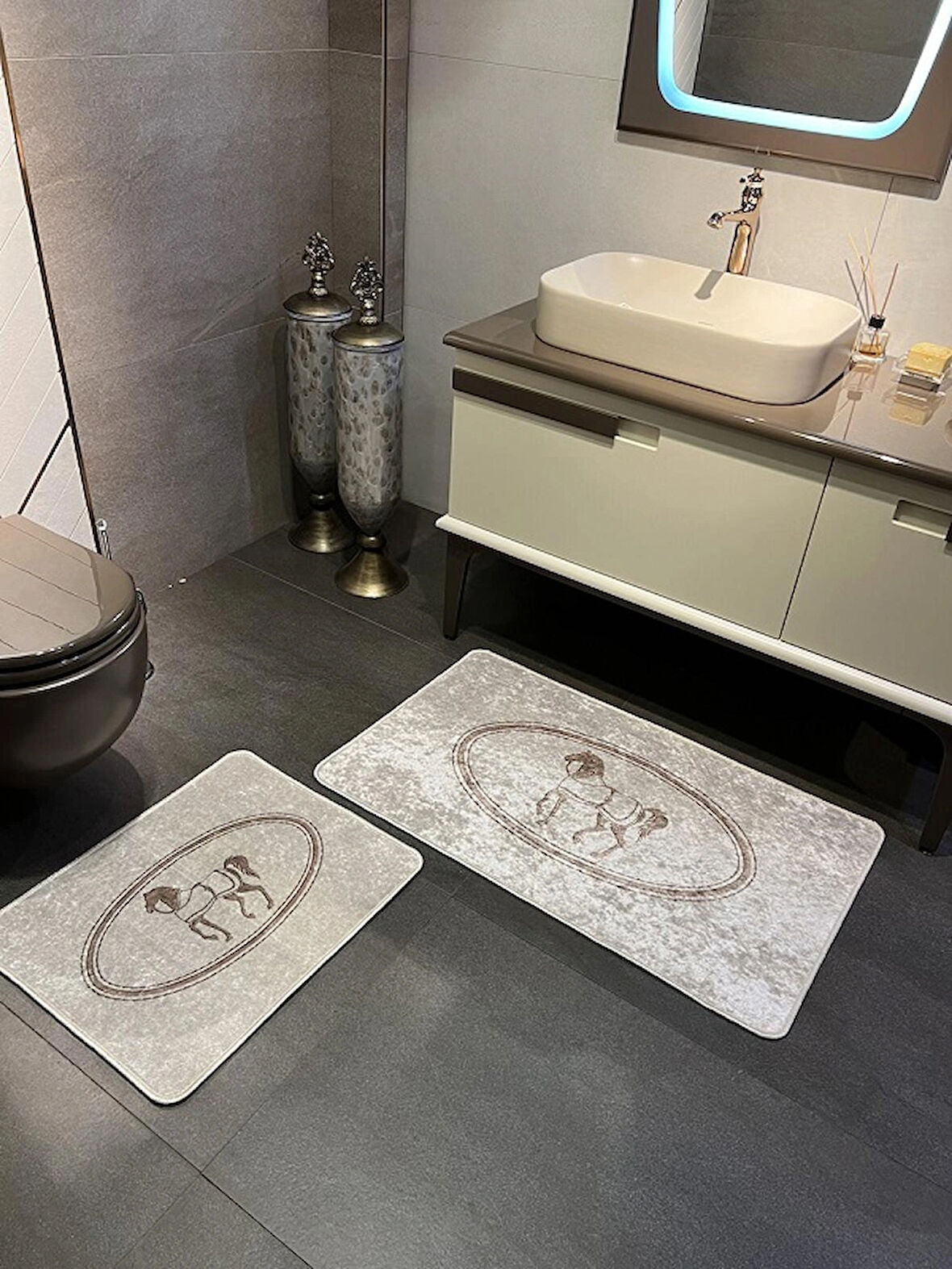 At Desen Horse Desenli 2'li Kaymaz Taban Banyo Paspas Takımı (60x100 - 60x50) Kahve -vizon
