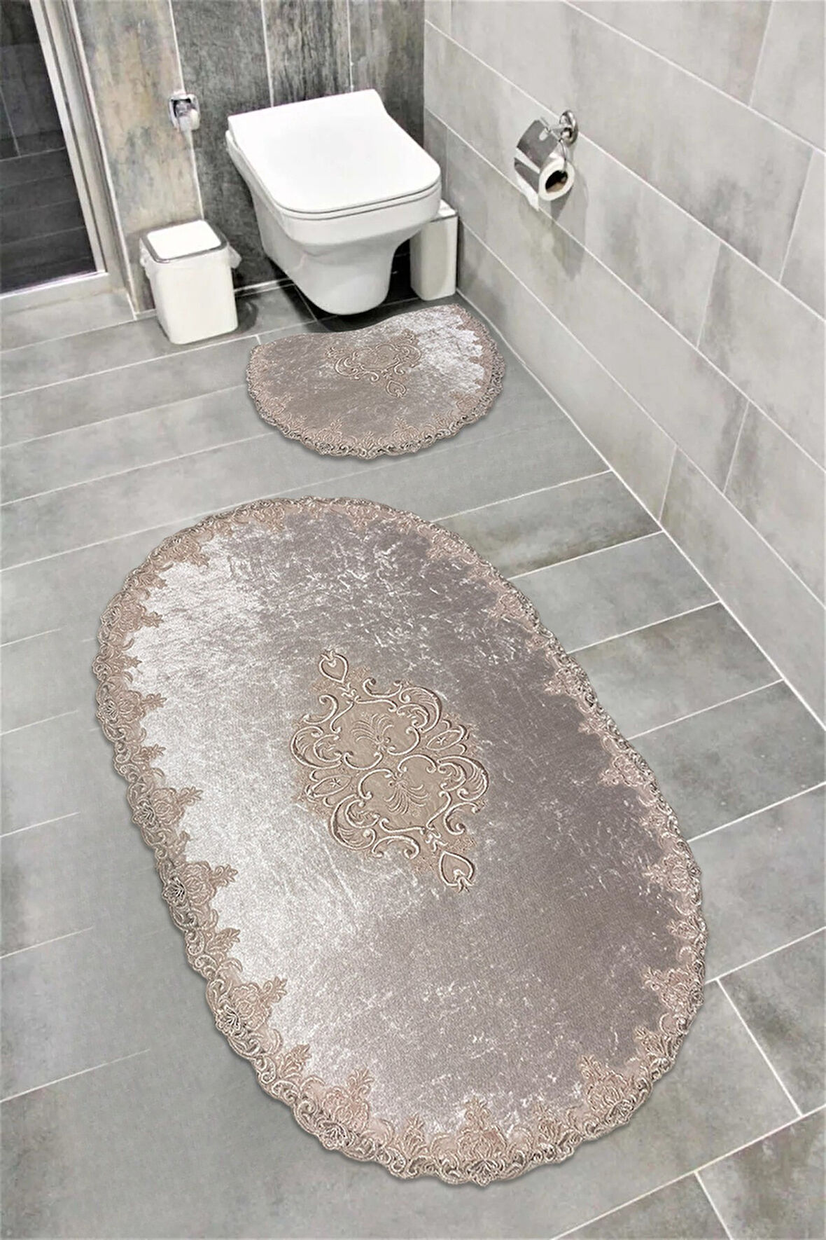 Milas Kaymaz Taban, Kadife Dantel Detaylı 2'li Süper Lüks Oval Banyo Paspası Seti Ekru