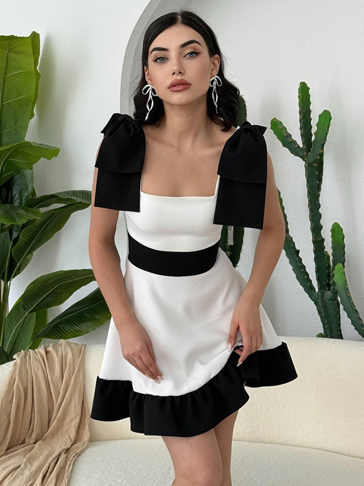 Miron Omuz Fiyonklu Elbise