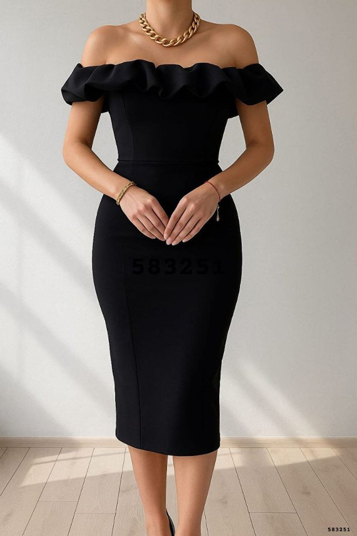 Kadın Maddonna Yaka Küpür Detaylı Scuba Elbise