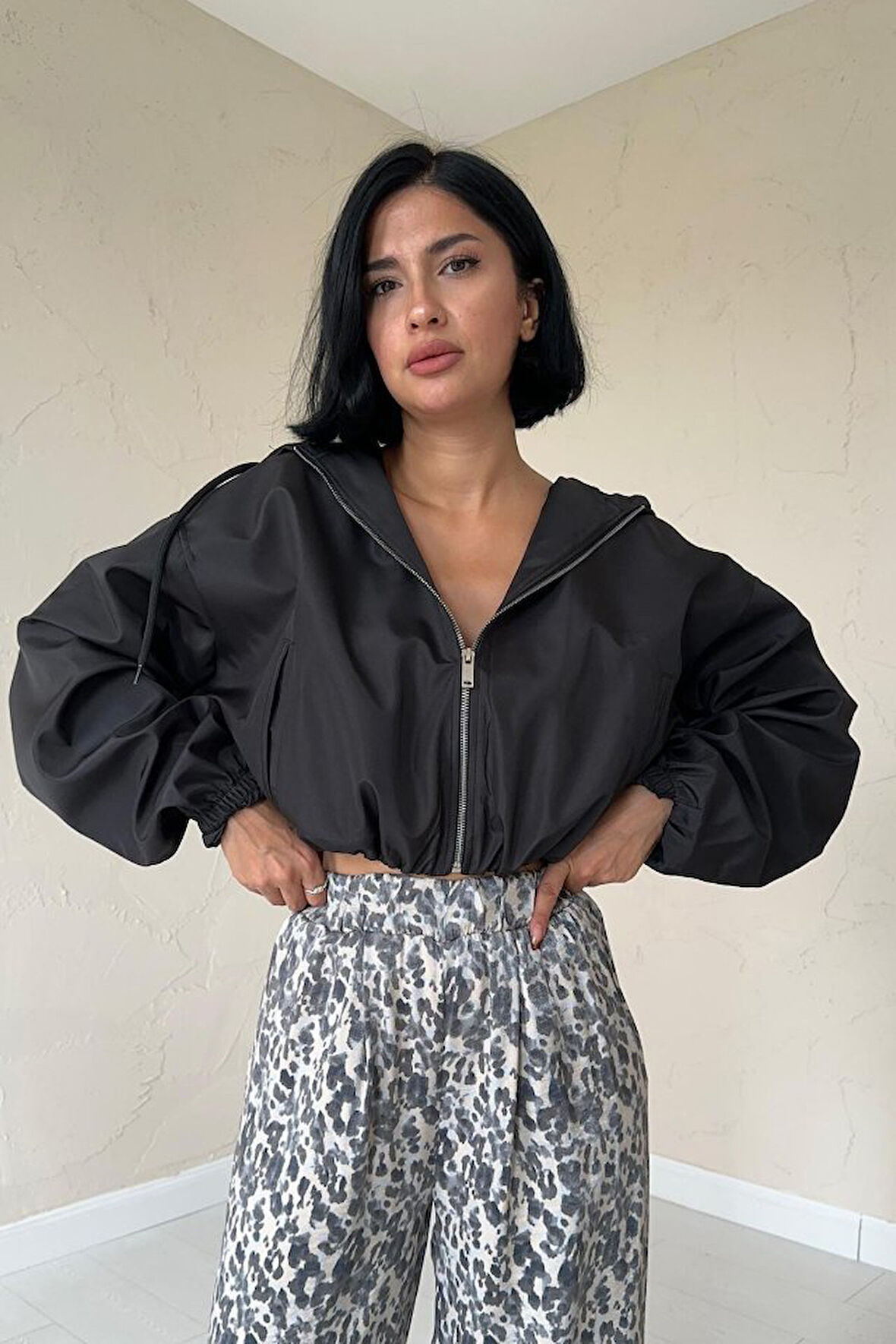 Siyah Kısa Fermuarlı Bomber Ceket