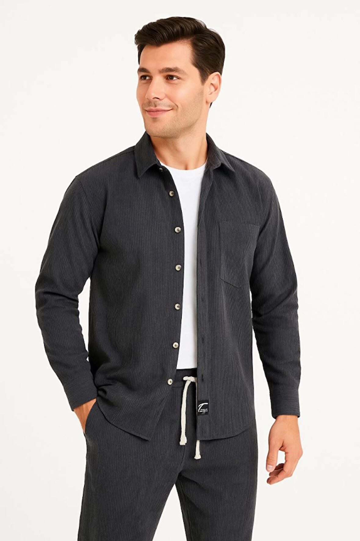 Erkek Kadife Oversize Takım - Gömlek Ve Pantolon İkili Set Füme Corduroy Şıklığı, Rahat Ve Zarif Duruş Yumuşak Dokulu Kadife Kumaş, Düğmeli Gömlek Üst Ve Lastikli Pantolon Alt Parça Ile Gün Boyu Konfor- Füme