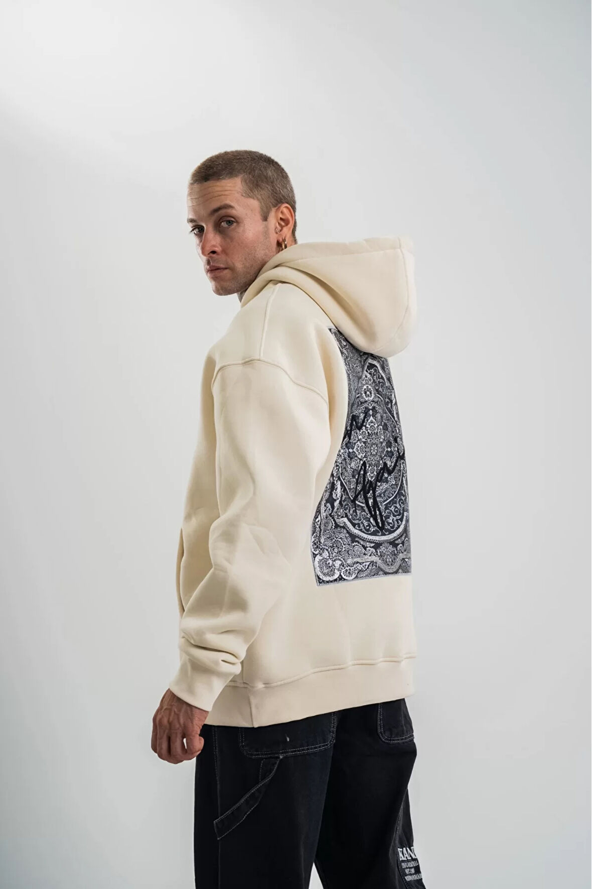 Sırt Baskılı Oversize Sweatshirt