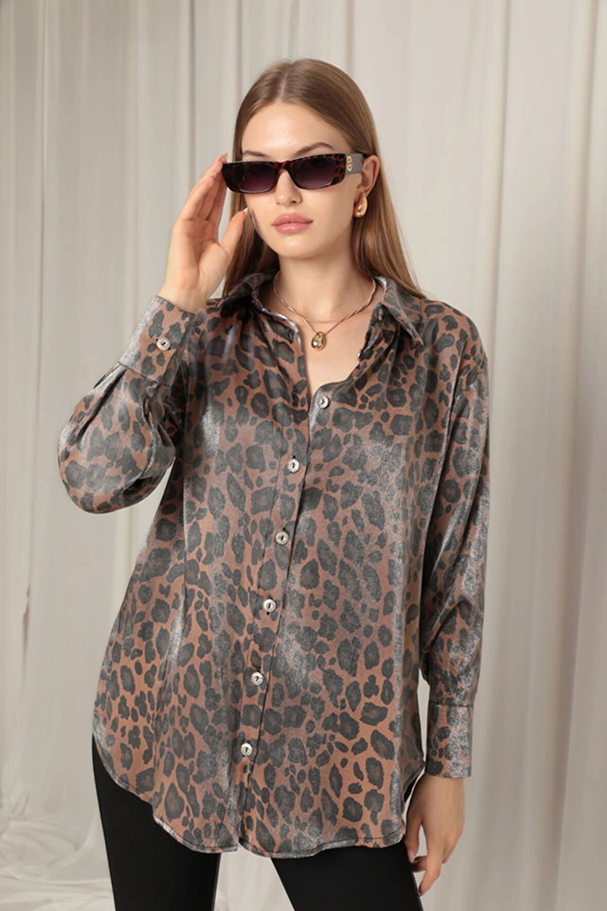 Parlak Kumaş Kadın Leopar Desen Gömlek-Kahve