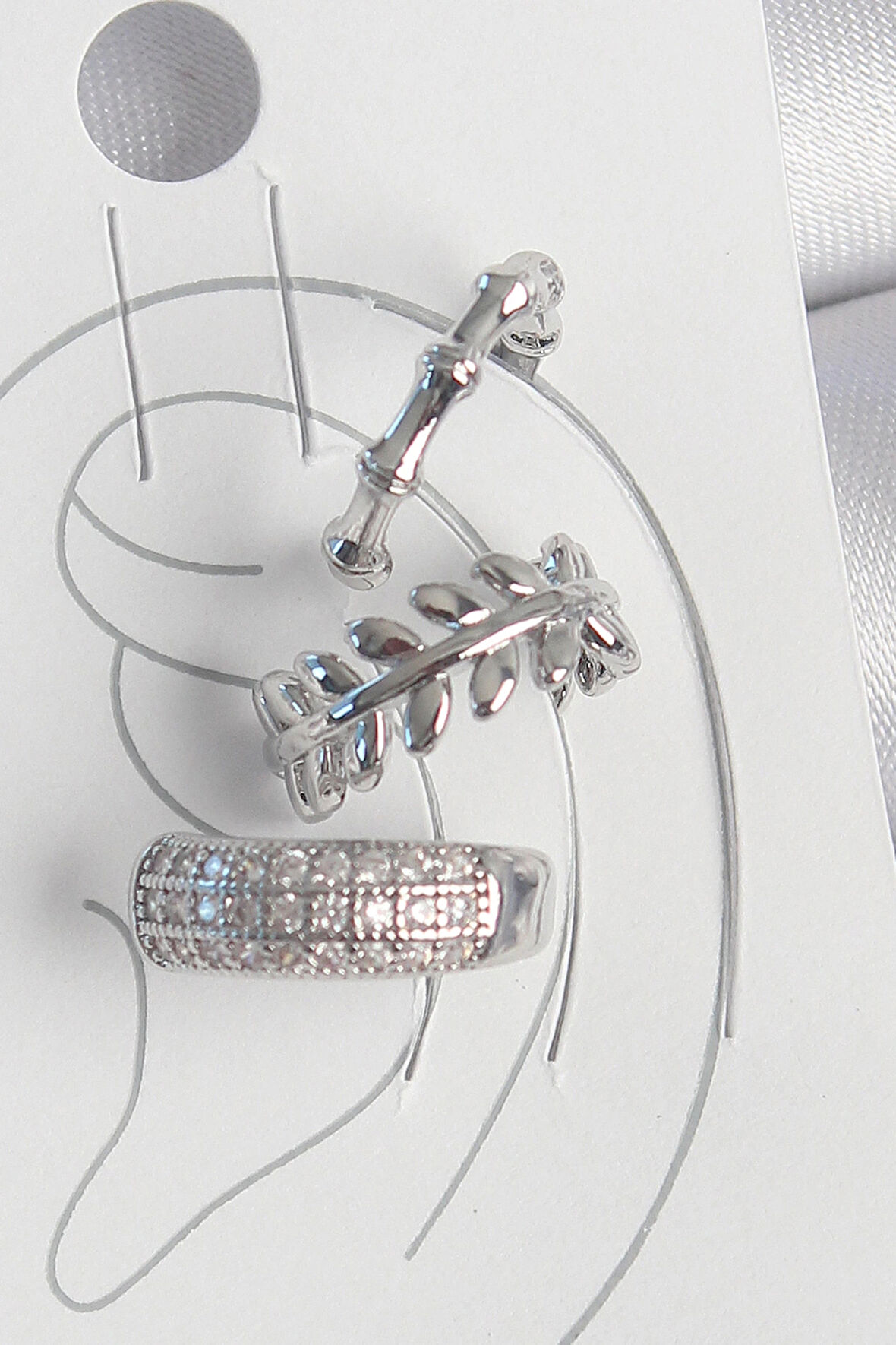 Dodes Pirinç Gümüş Renk Zirkon Taşlı 3'Lü Model Yaprak Figür Kadın Kıkırdak Küpe TG27BKP10564