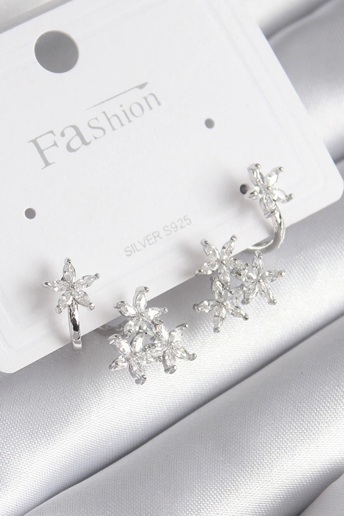 Dodes Pirinç Gümüş Renk Zirkon Taşlı Çiçek Tasarım Kadın Küpe TG27BKP8606