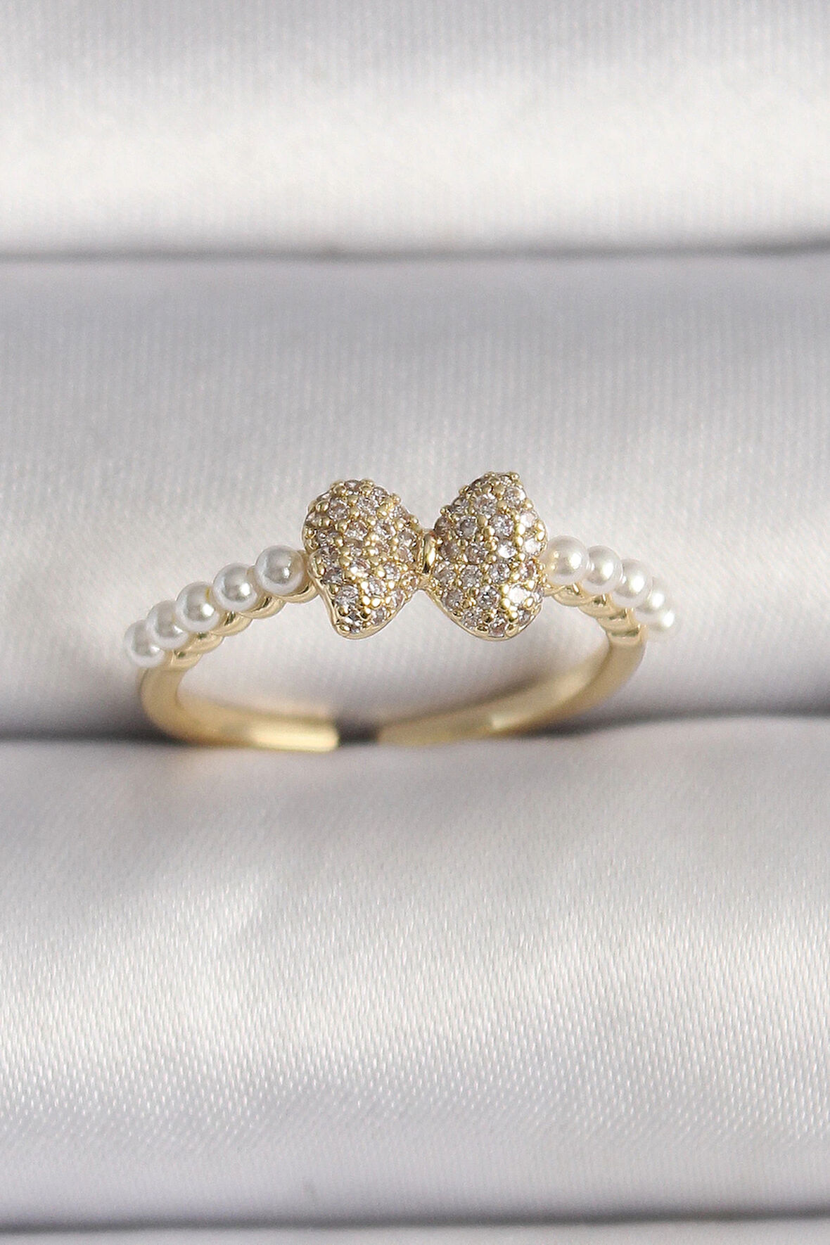 Dodes Pirinç Gold Renk Zirkon Taşlı Fiyonk İnci Detay Ayarlanabilir Yüzük TG27BYK3525