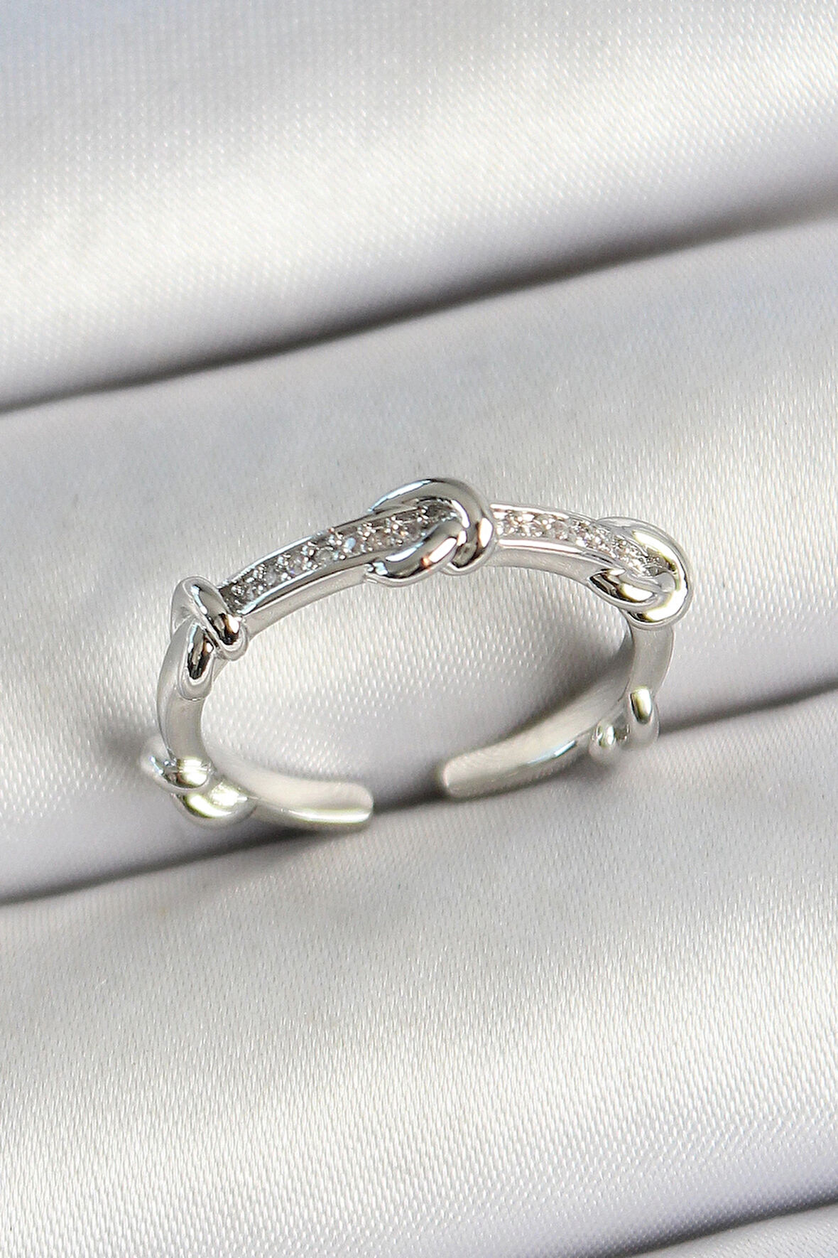 Dodes Pirinç Düğüm Figürlü Zirkon Taşlı Gümüş Renk Ayarlanabilir Kadın Yüzük TG27BYK3777