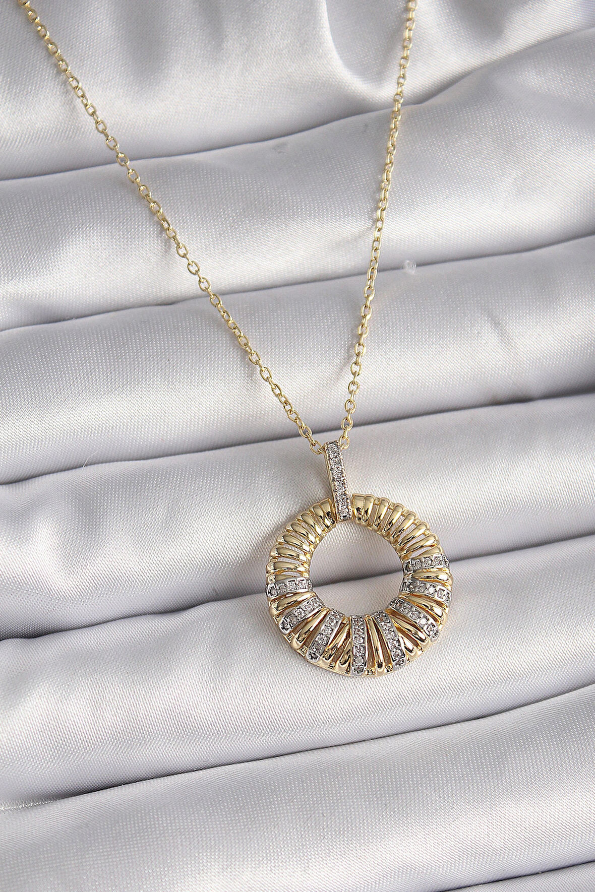 Dodes Dodes 316L Çelik Gold Renk Zincir Gümüş Zirkon Taşlı Daire Model Kadın Kolye TG27BKO9481