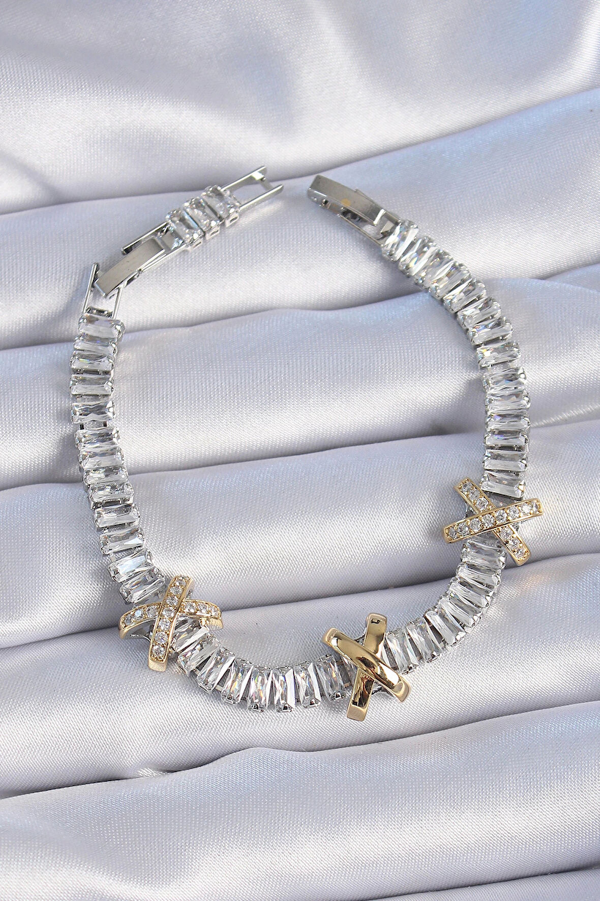 Dodes Pirinç Gümüş Renk Taşlı Su Yolu Model VİP Seri Kadın Bileklik TG27BB6402