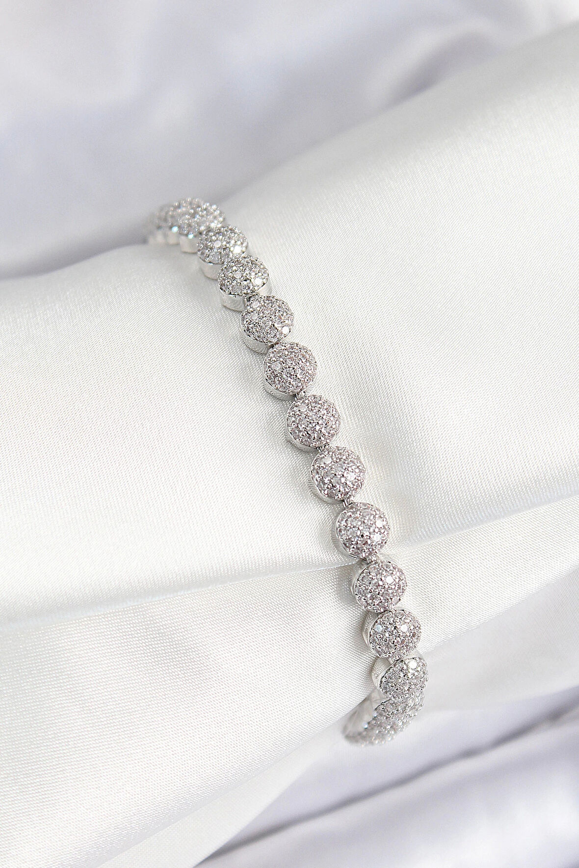 Dodes Pirinç Zirkon Taşlı Yarım Topcuk Model Gümüş Renk VIP Seri Kadın Bileklik TG27BB7507