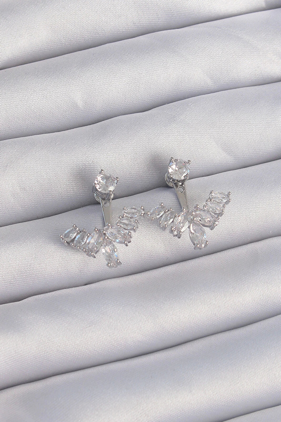 Dodes Pirinç Gümüş Renk Zirkon Taşlı V Model Küpe TG27BKP9290