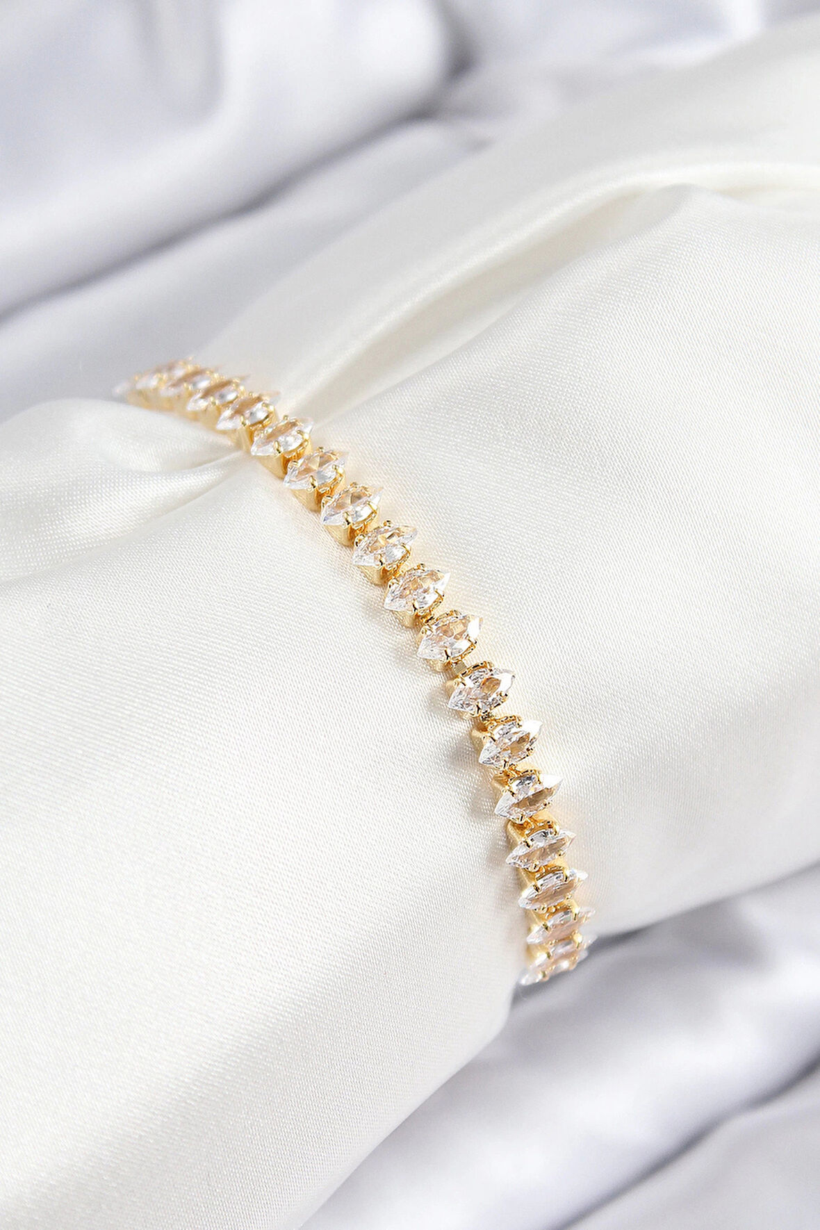 Dodes Pirinç Zirkon Taşlı Damla Model Gold Renk Asansörlü Kadın Bileklik TG27BB7741