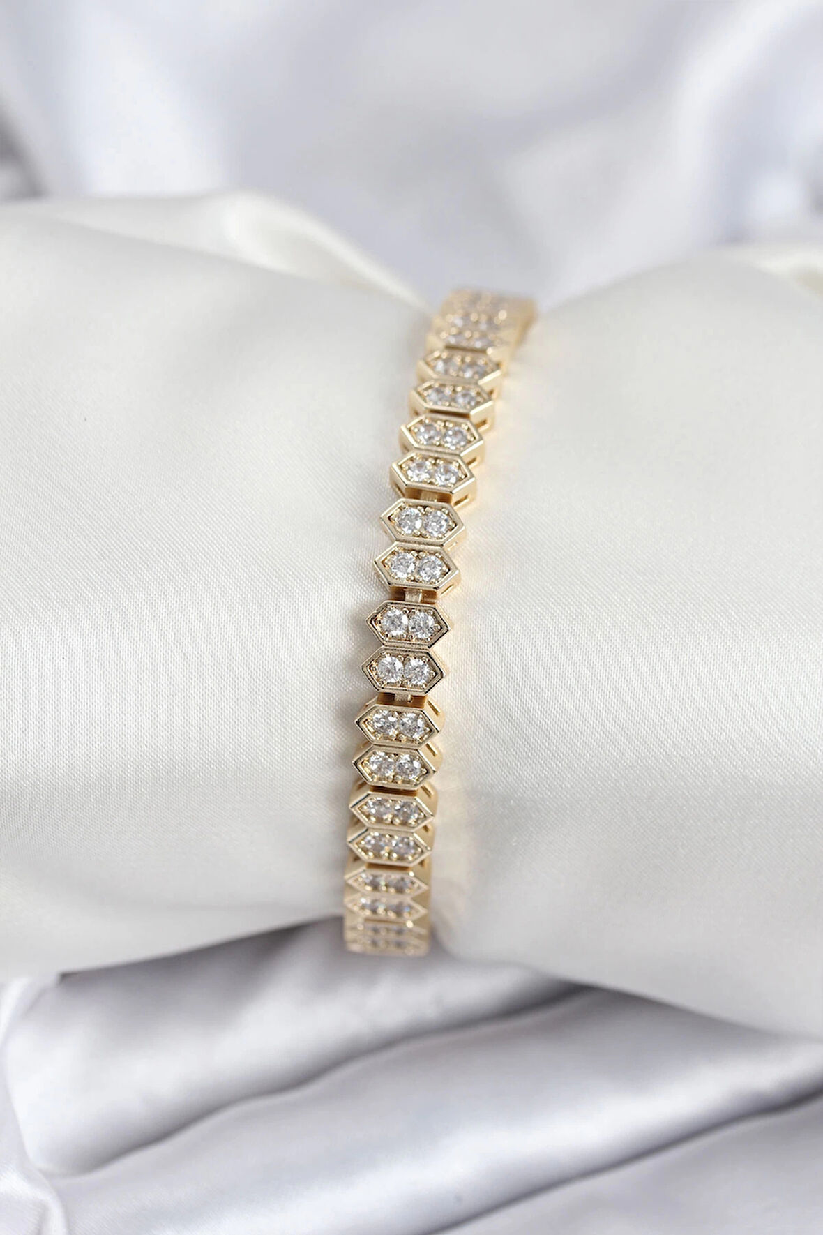 Dodes Pirinç VIP Seri Gold Renk Zirkon Taşlı Kadın Bileklik TG27BB7920