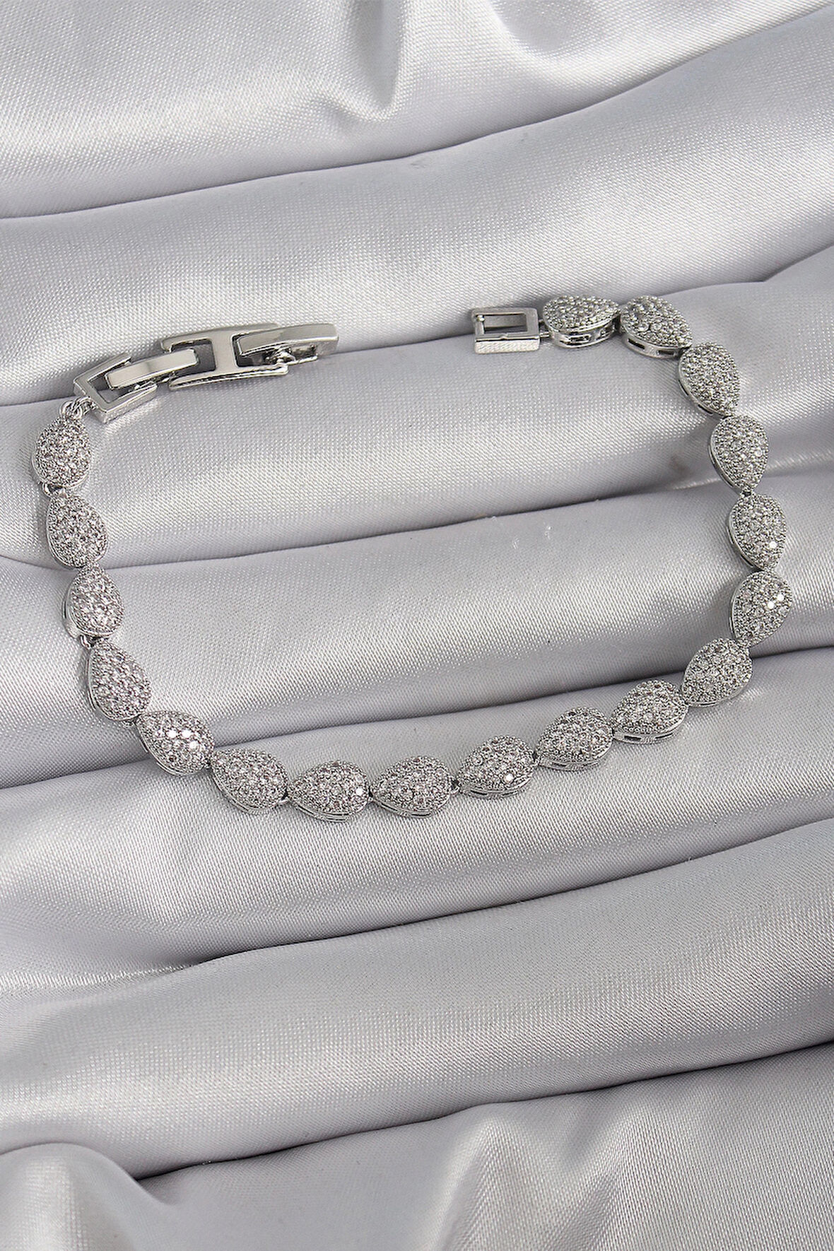 Dodes Pirinç Gümüş Renk Zirkon Taşlı Damla Model VIP Seri Kadın Bileklik TG27BB6486