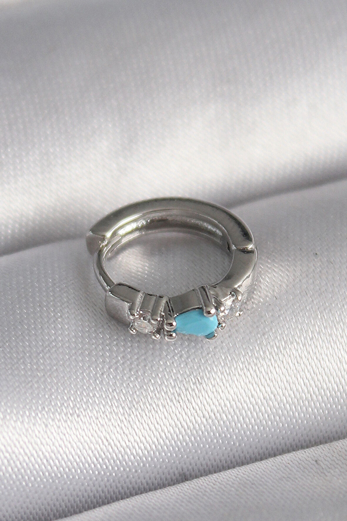 Dodes Dodes 316L Çelik Gümüş Renk Zirkon Taşlı Mavi Boncuk Detay Tragus Piercing TG27PR1325