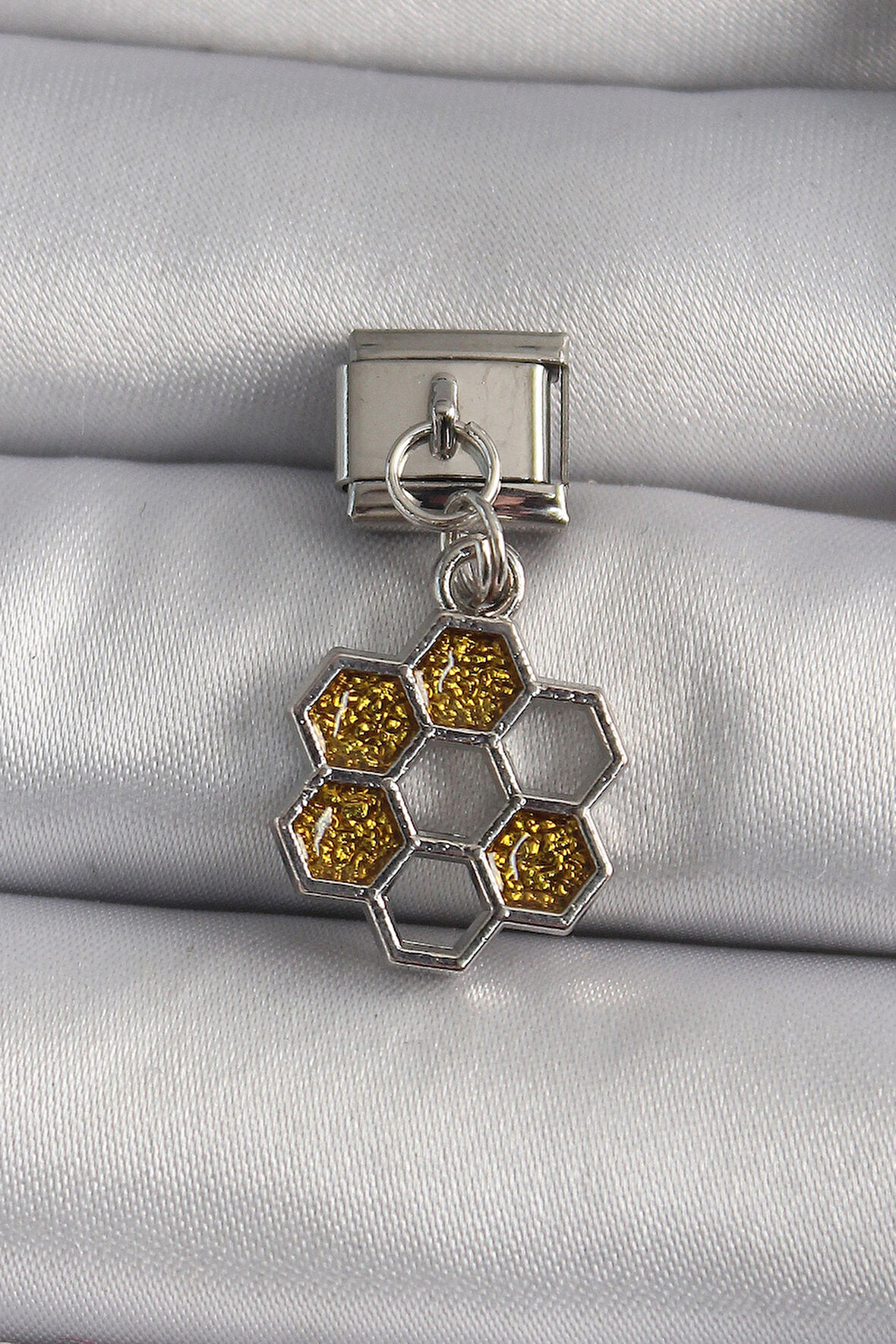 Dodes Dodes 316L Çelik Gümüş Renk Sallantı Simli Bal Beteği Model Nomination Charm TG27BC1158