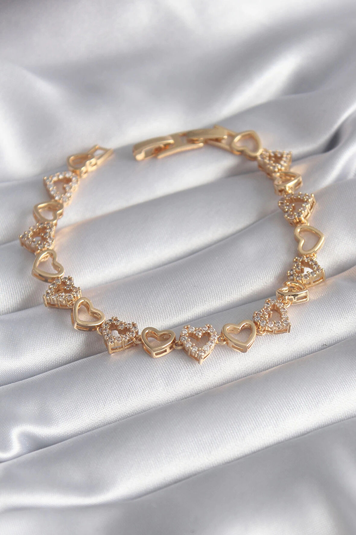 Dodes Pirinç Gold Renk Zirkon Taşlı Kalp Model VIP Seri Kadın Bileklik TG27BB5847