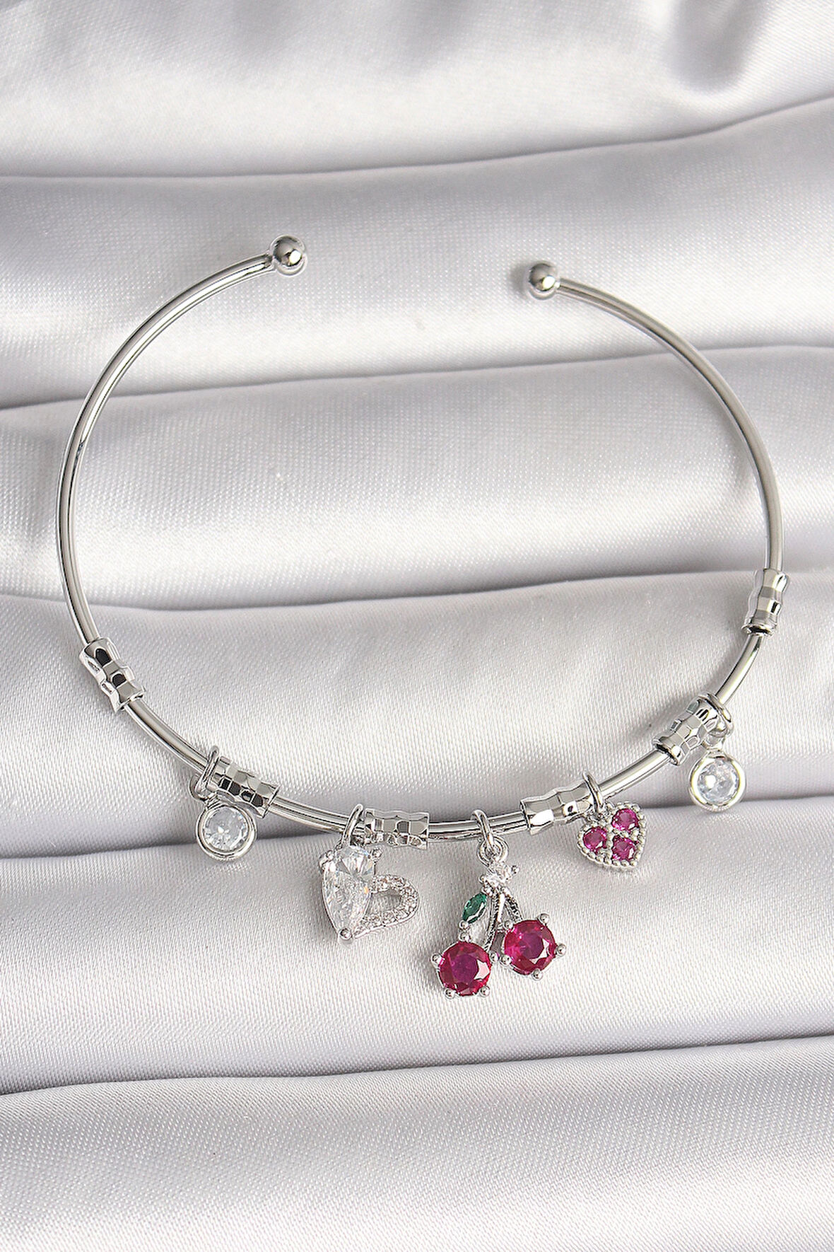 Dodes Pirinç Gümüş Renk Sallantı Kiraz Figür Kalp Detay Charm Kadın Bileklik TG27BB6901