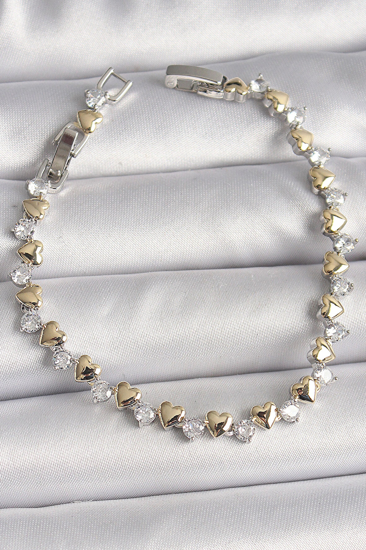 Dodes Dodes Pirinç Gümüş Renk Zirkon Taşlı Gold Kalpli VIP Seri Kadın Bileklik TG27BB6714